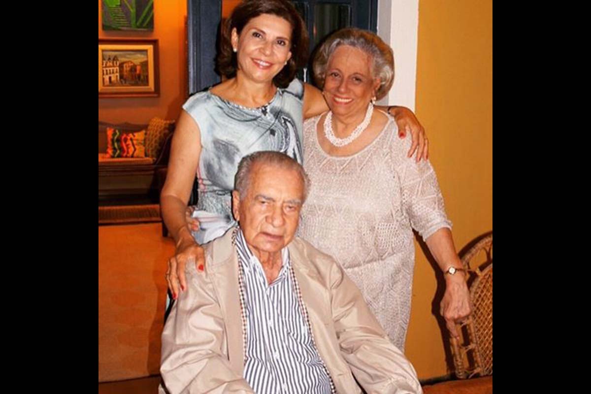 Hoje aniversario do político de expressão João Durval Carneiro. No flash com a esposa Yeda e a filha Marcia Meccia.