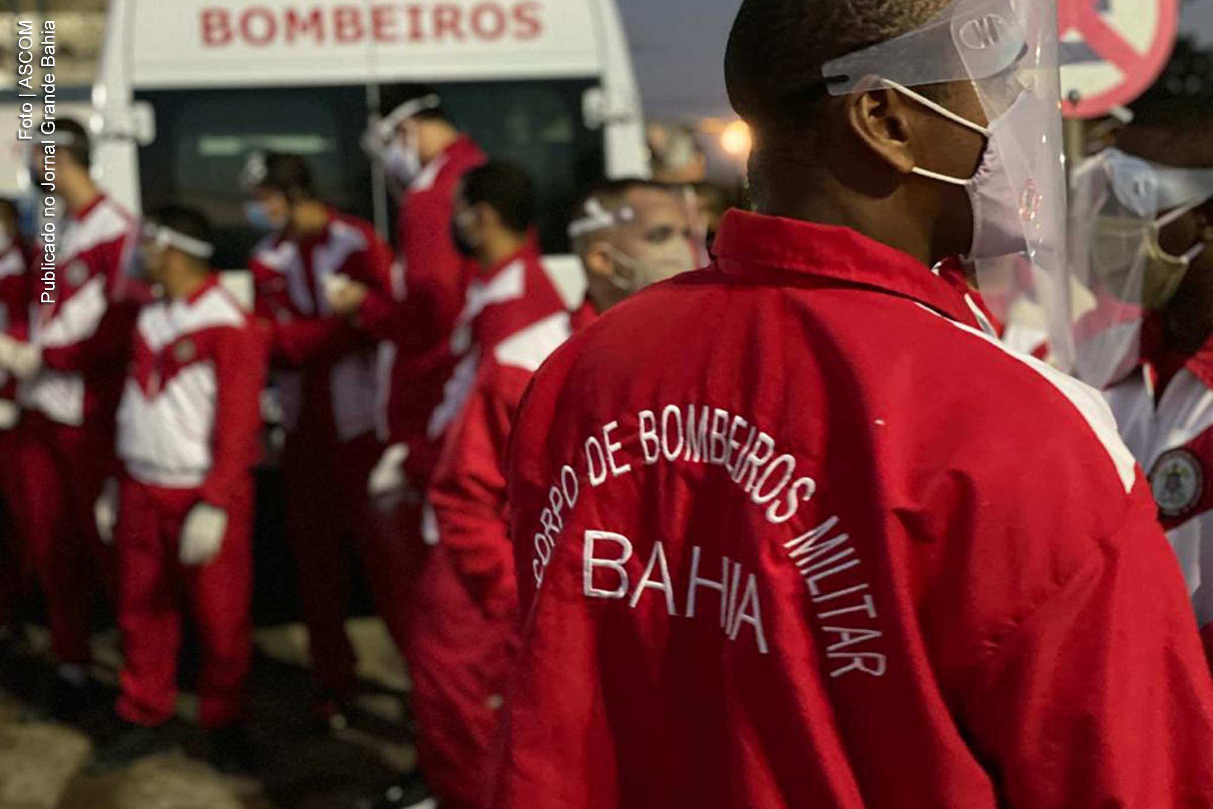 Bombeiros distribuem 6 mil máscaras no Ceasa, em Salvador.