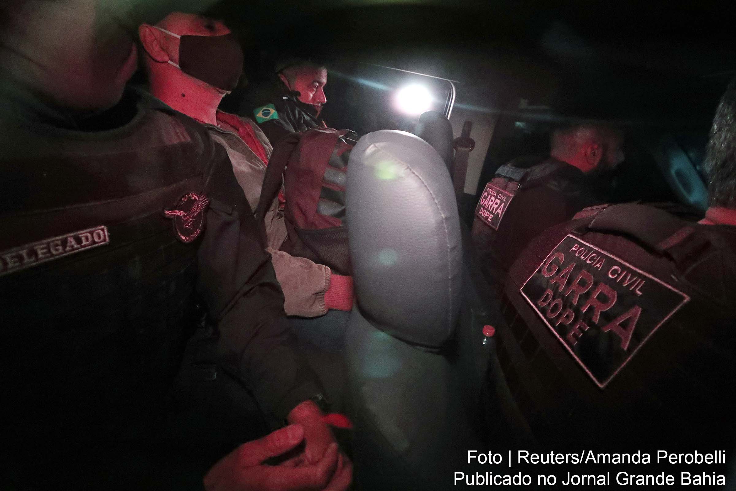 Fabrício Queiroz é conduzido ao presídio por policiais civis na quinta-feira (18/06/2020).