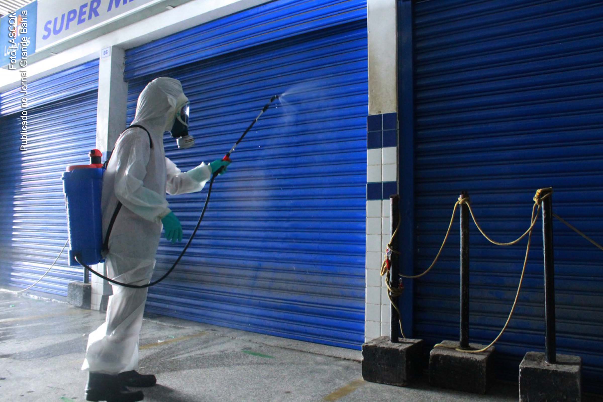 Mercado de Paripe, em Salvador, passa por desinfecção.