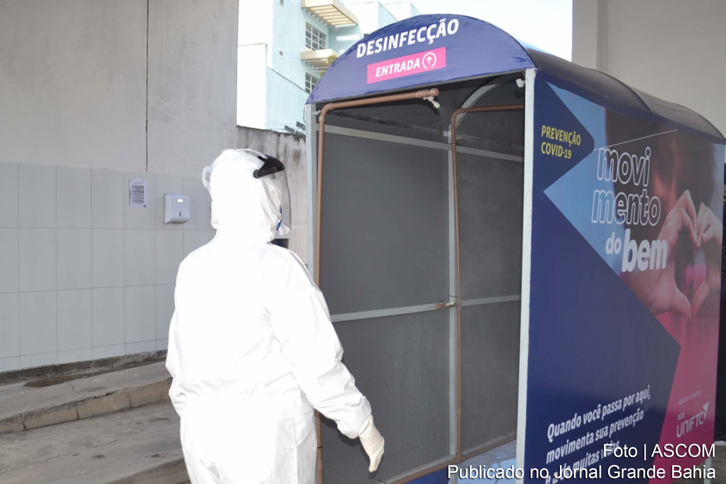 O túnel de desinfecção funcionará para os profissionais que retornarem aos atendimentos relacionados aos casos suspeitos ou confirmados da Covid-19, ainda com os equipamentos.