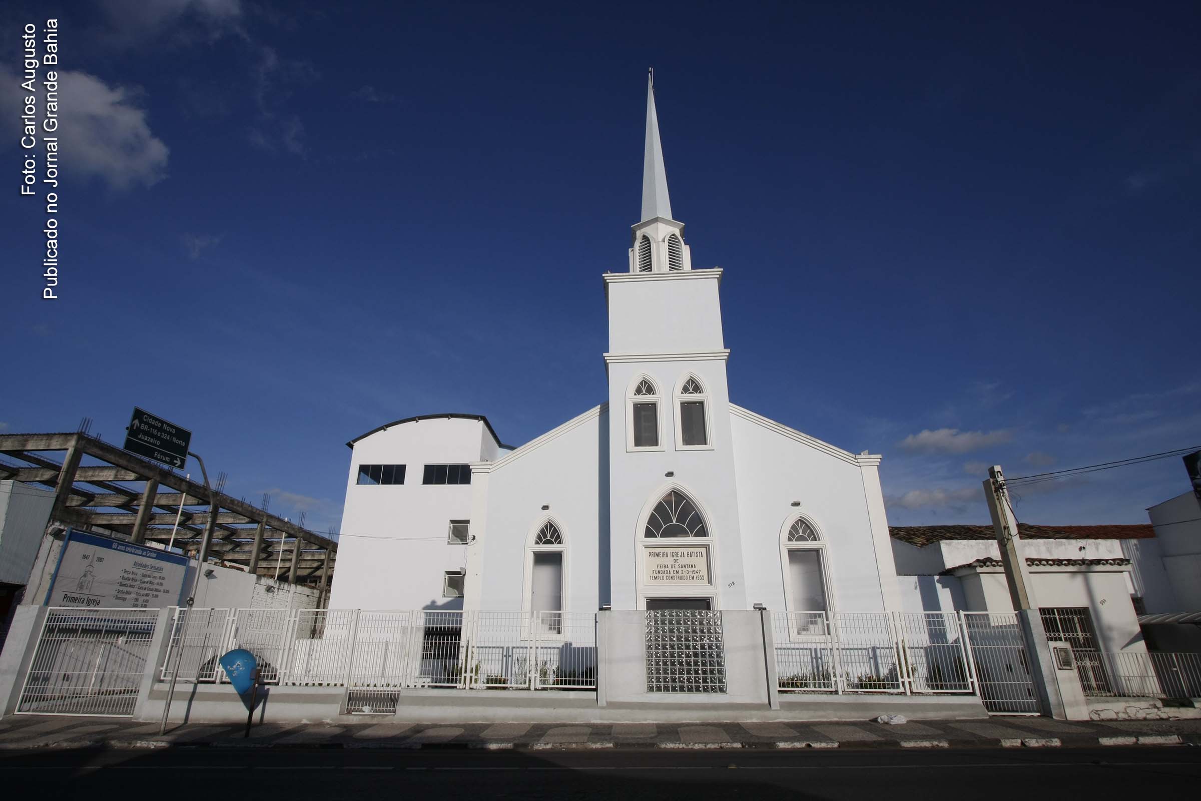 Vista da fachada da 1º Igreja Batista de Feira de Santana.