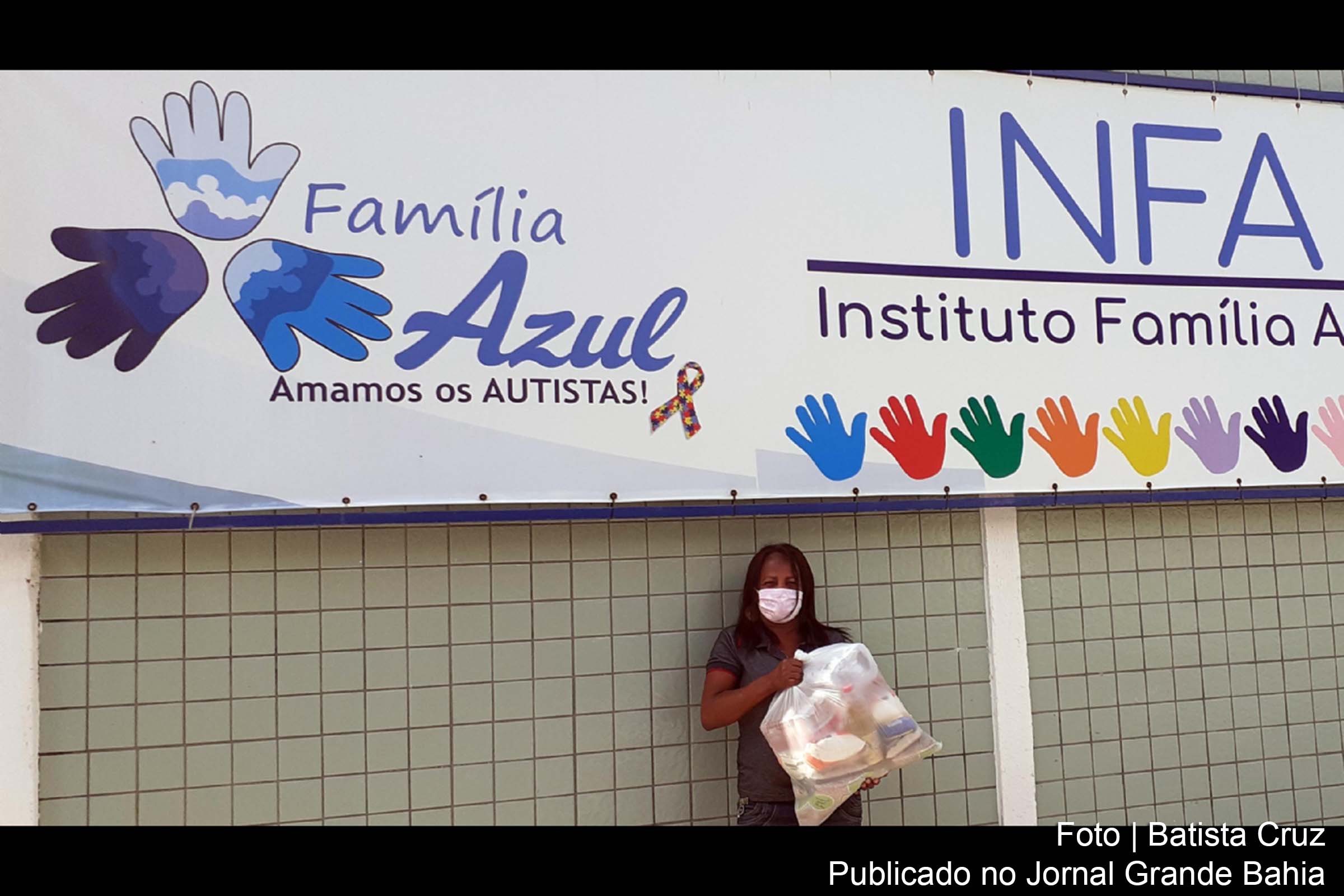 Instituto Família Azul está distribuindo, pela segunda vez consecutiva, cestas de alimentos para famílias, de baixa ou nenhuma renda, de crianças portadoras do Transtorno do Espectro Autista.