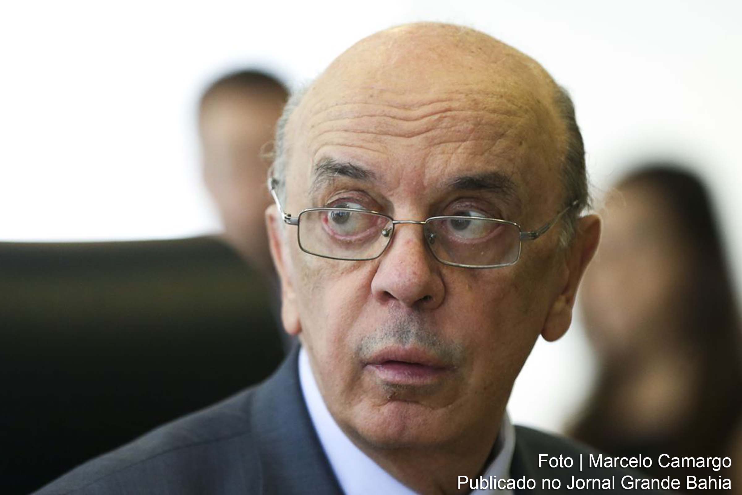 Senador José Serra é investigado por lavagem de dinheiro.