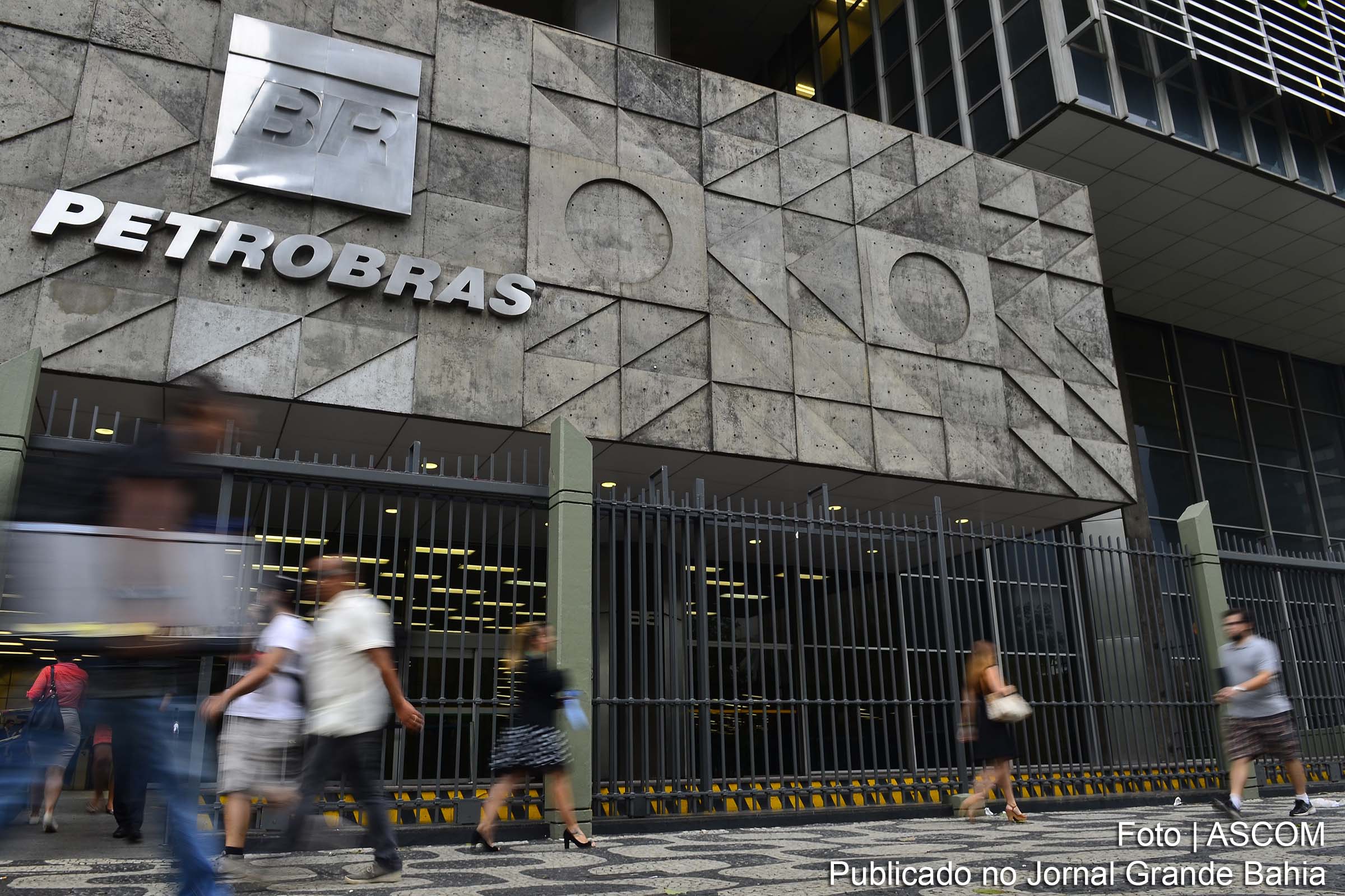 Petrobras prossegue com política de privatização.