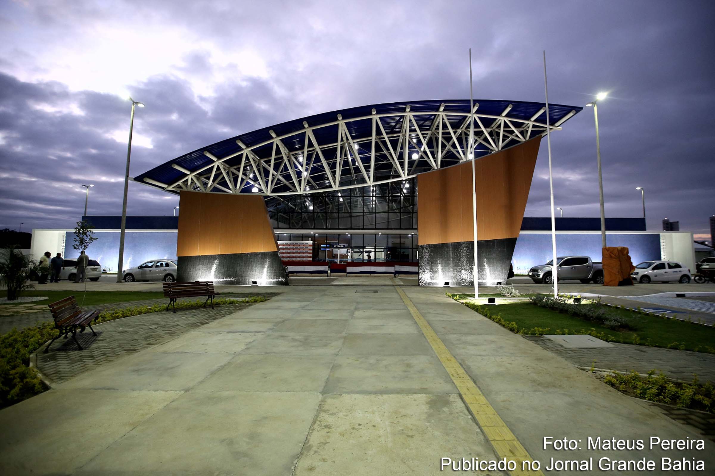 Fachada da Policlínica Regional de Feira de Santana.