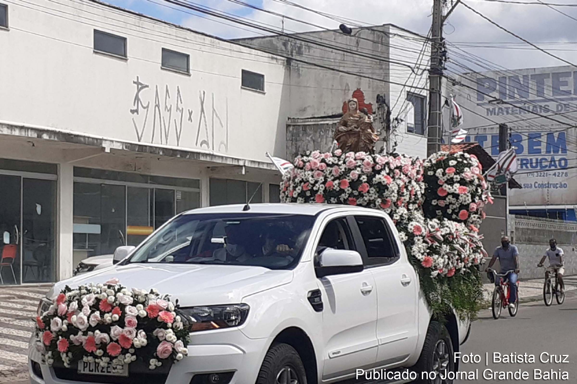 Imagem de Senhora Sant’Ana foi à Igreja Senhor do Bomfim, no Alto do Cruzeiro, passou em frente dos hospitais da Mulher, HDPA, entre tantas outras unidades particulares do centro.