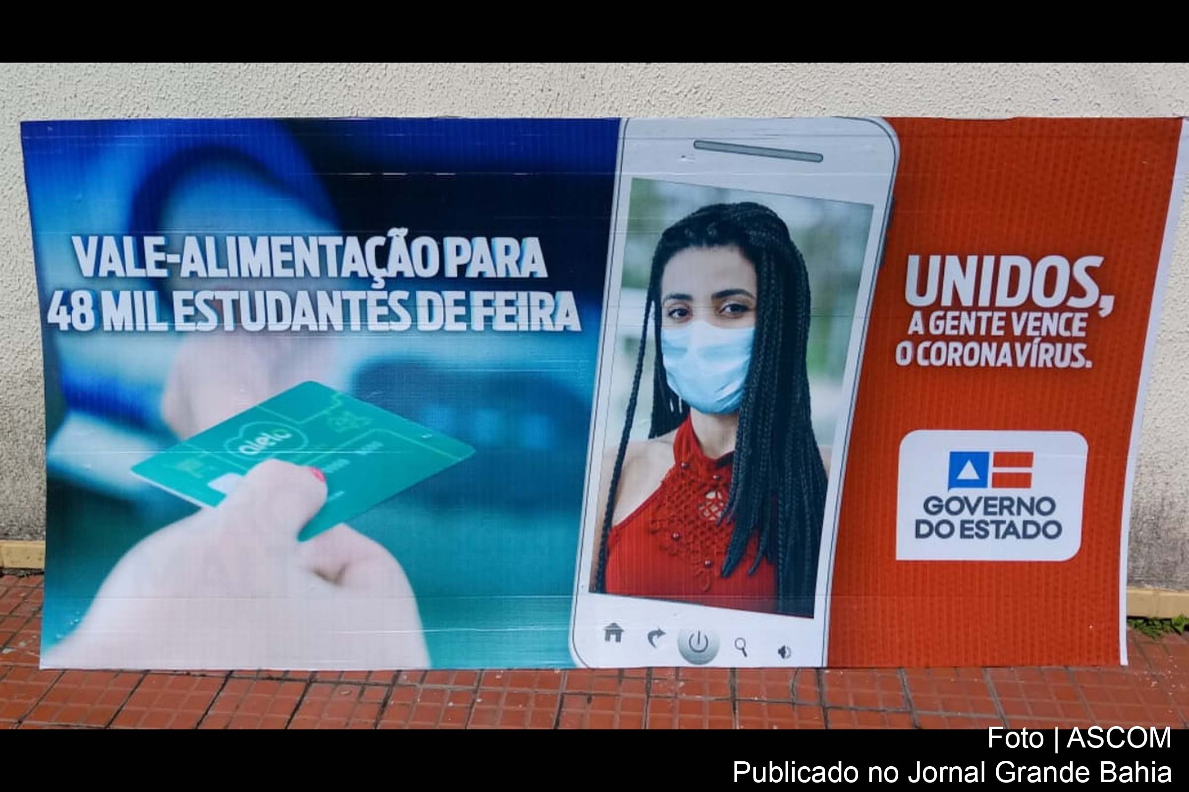 Peças publicitárias com a marca do Governo do Estado fixadas em muros no Parque Panorama, no Bairro Tomba, foram recolhidas pela Secretaria Municipal do Meio Ambiente.