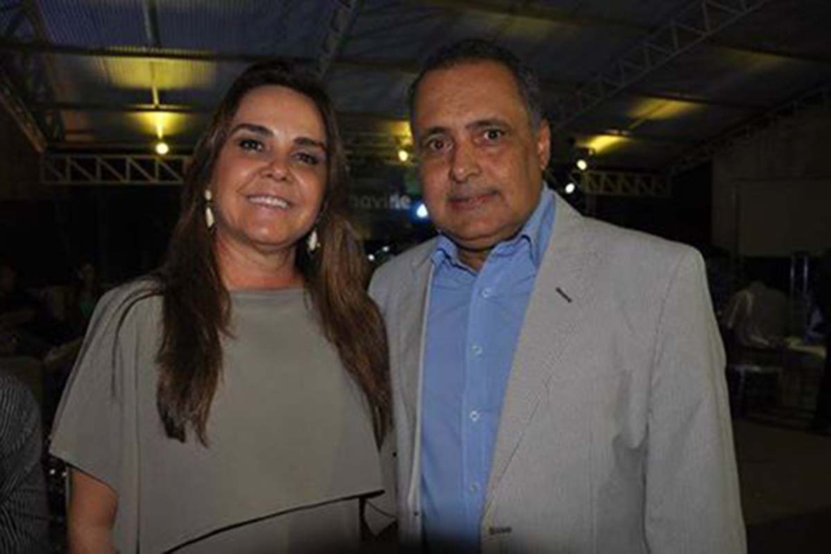 O empresário Zé Chico comemorando o b-day ao lado da sua esposa Tercia.
