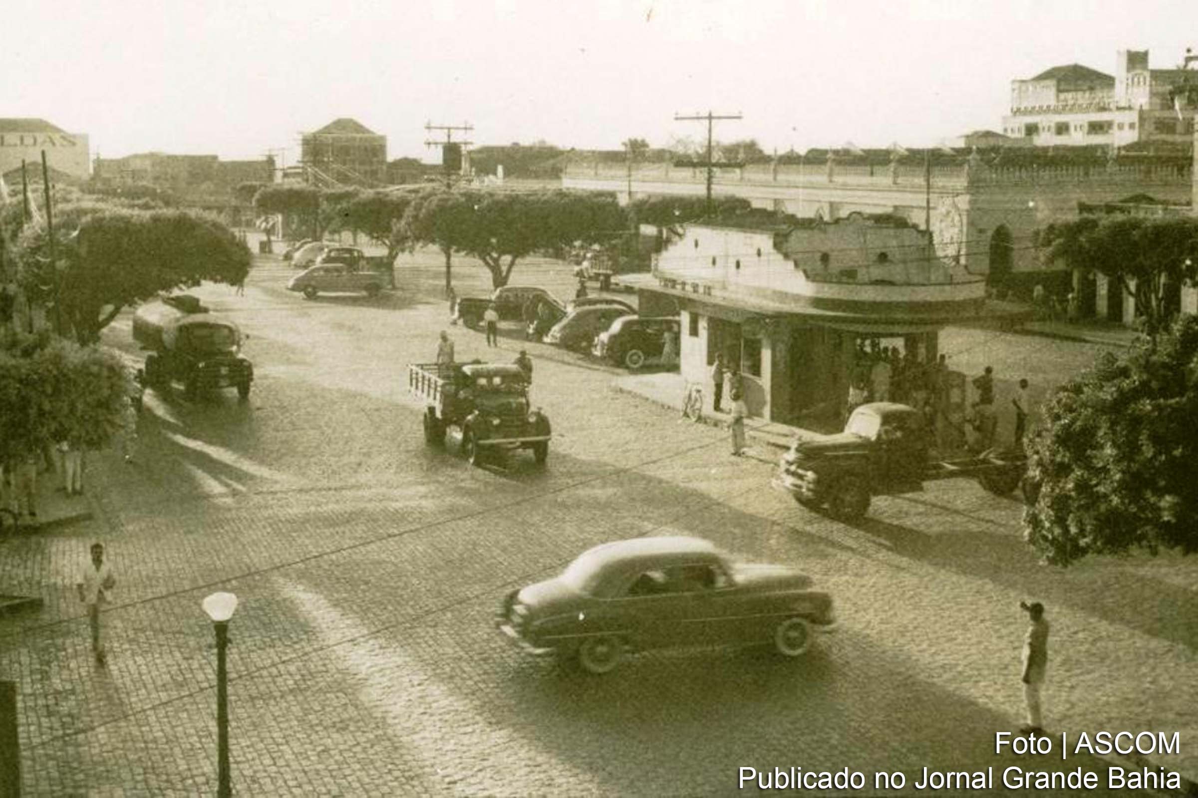 Registro de 1959 de trecho da Avenida Getúlio Vargas em Feira de Santana.