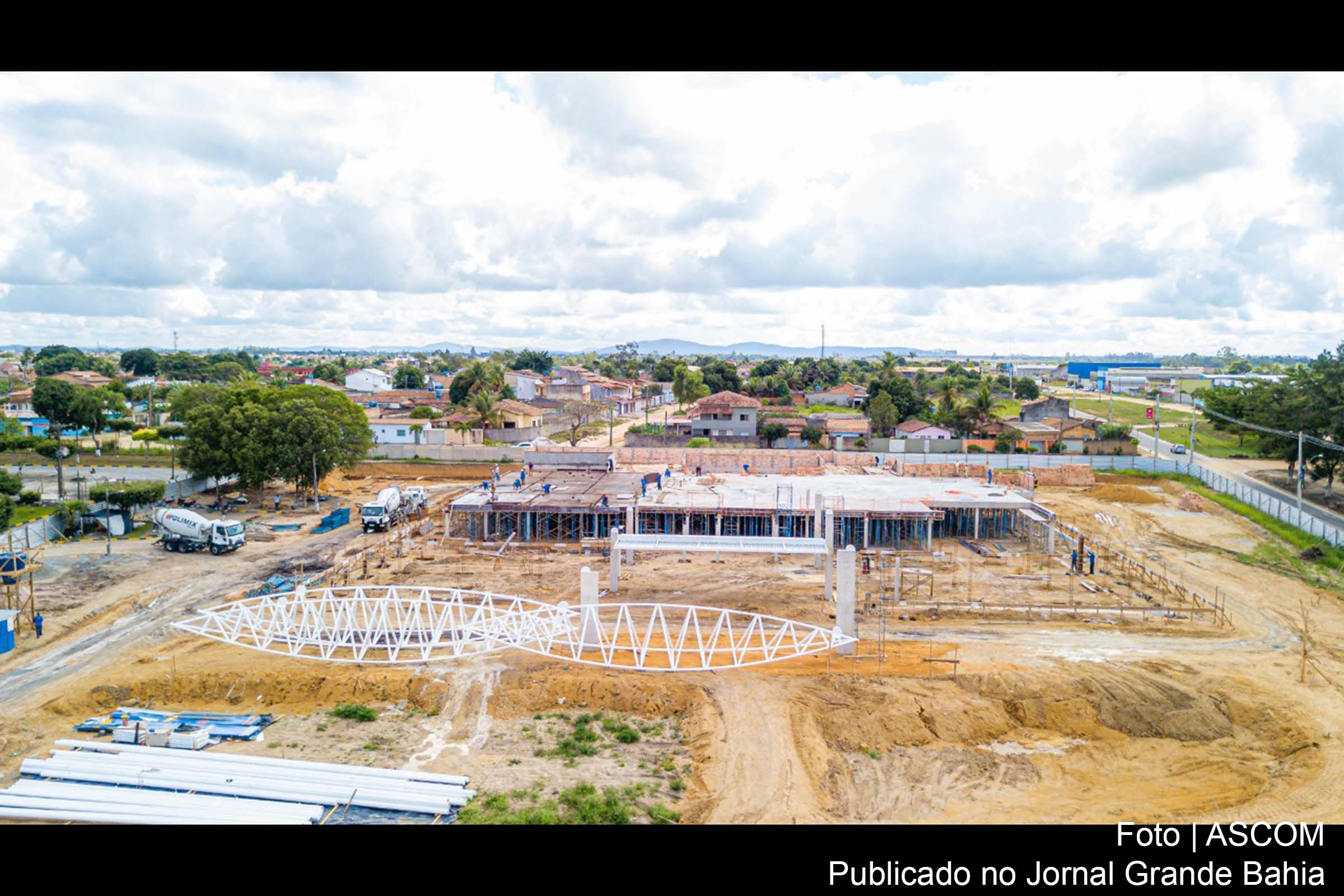 Vista aérea de obras da Policlínica Regional de Eunápolis.