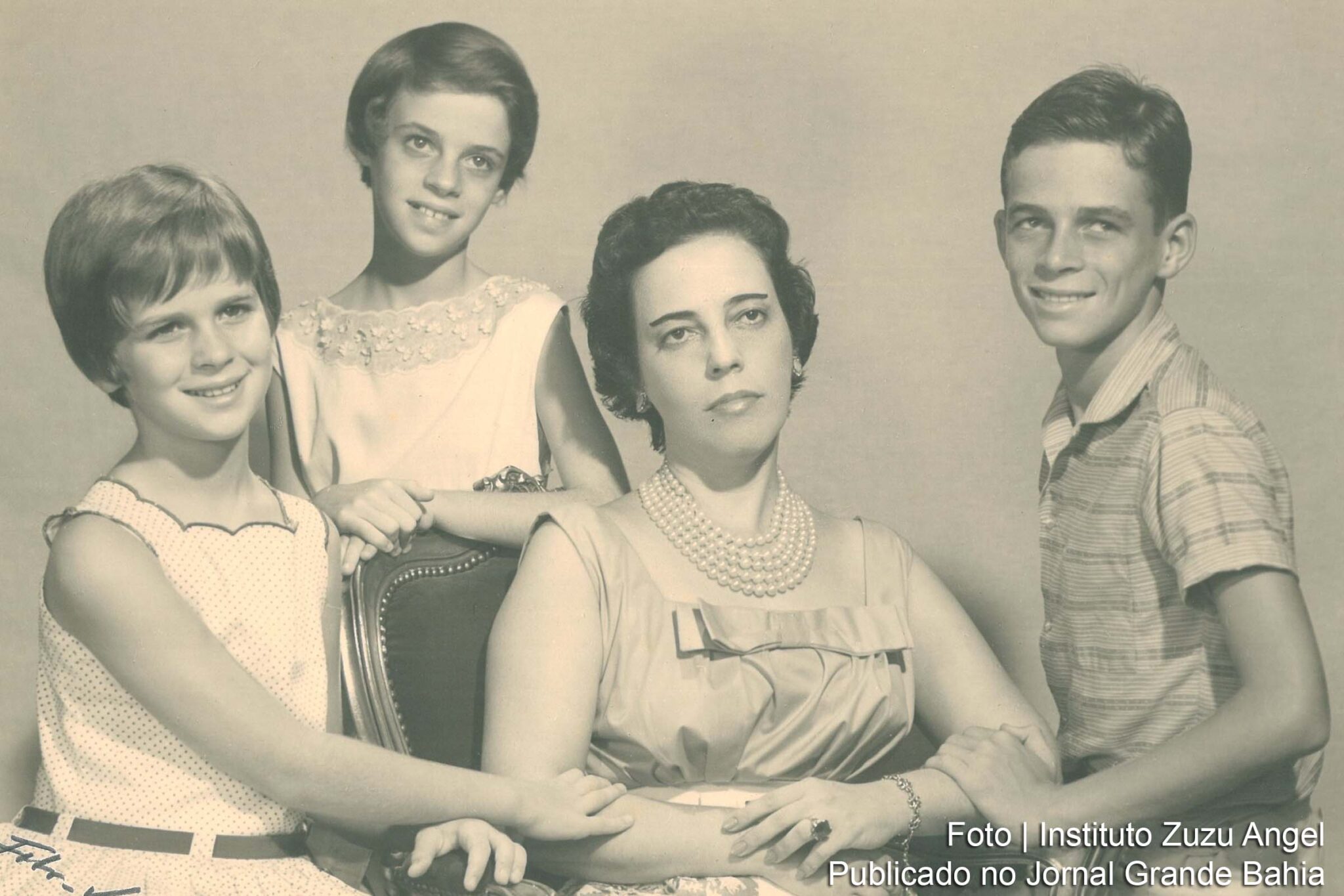 Campanha 'Quem é essa mulher?'. Na imagem, Hildegard Angel, Ana Cristina, Zuzu Angel e Stuart.