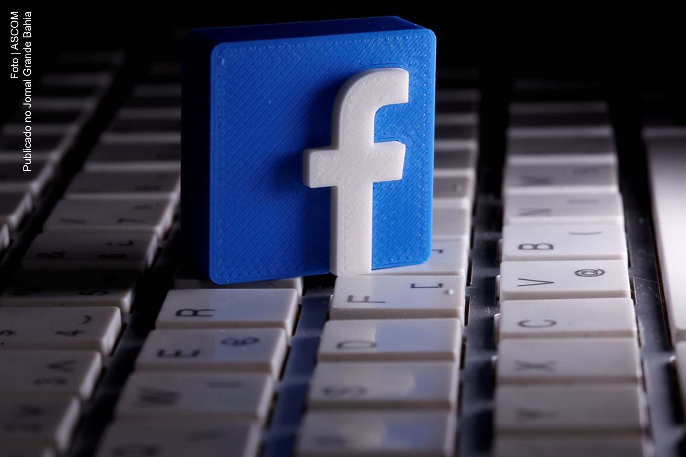 Desinformação e notícias falsas são divulgadas no Facebook.