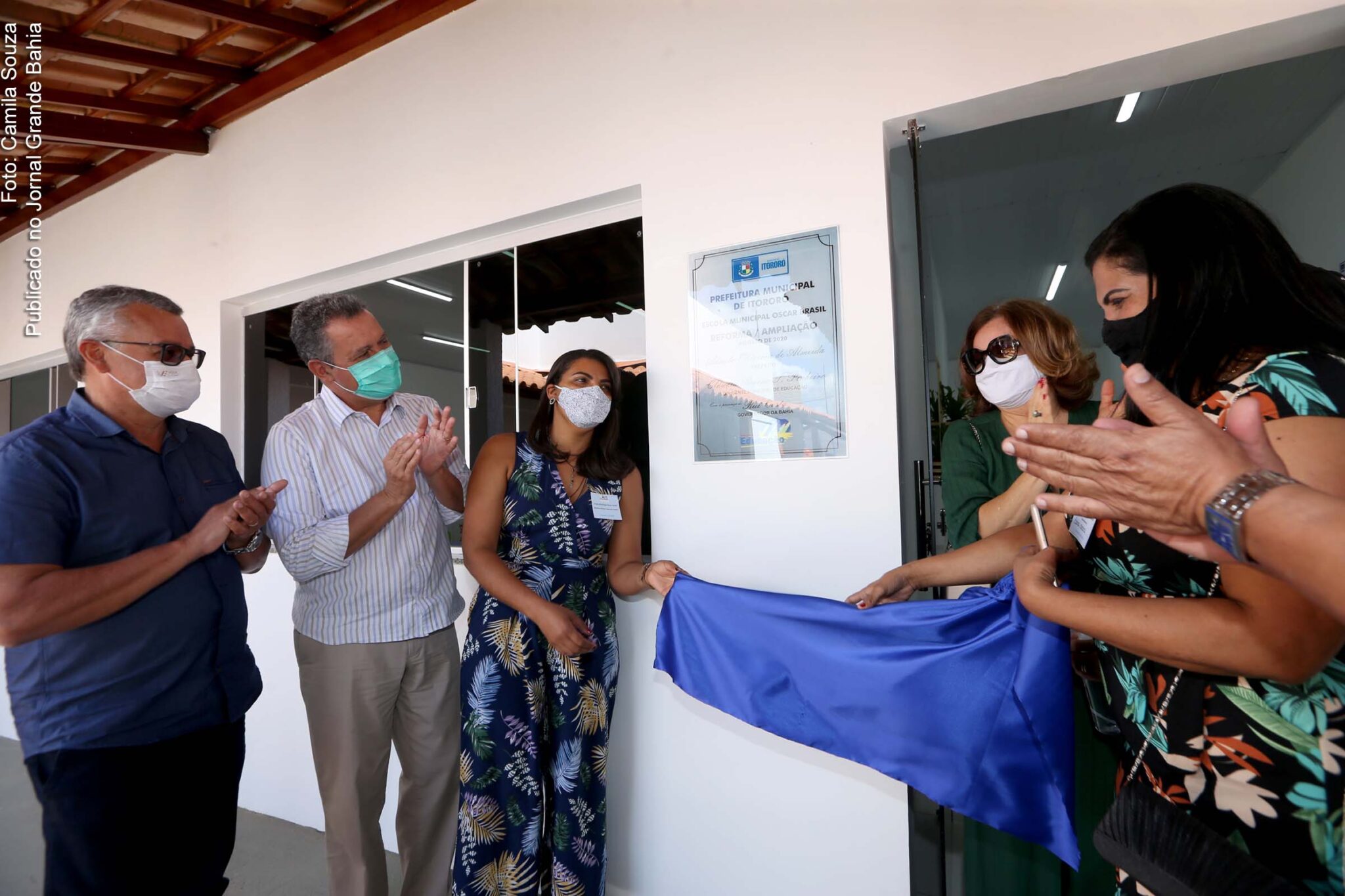 Governador Rui Costa entrega obras de pavimentação de vias, inaugura a reforma das escolas de ensino fundamental Julieta Pontes Viana e Oscar Brasil, entrega a nova Sala de Raio X e um micro-ônibus para o Hospital Maternidade, no município de Itororó.