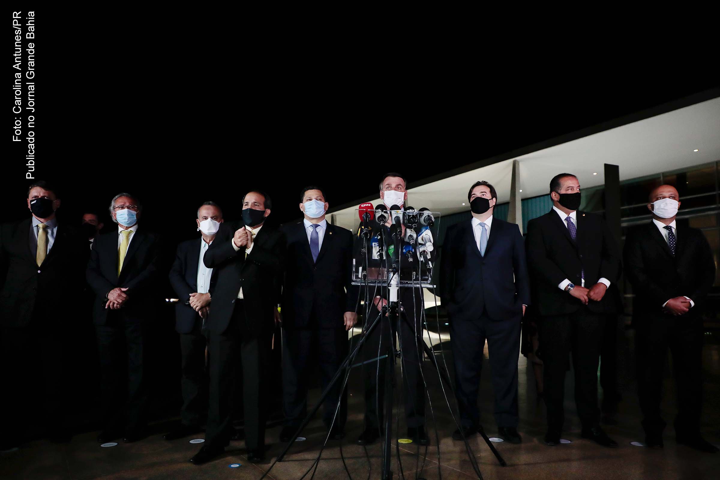 Presidente Jair Bolsonaro ensaia discurso em defesa do teto de gastos após reunião com Maia, Alcolumbre e Guedes