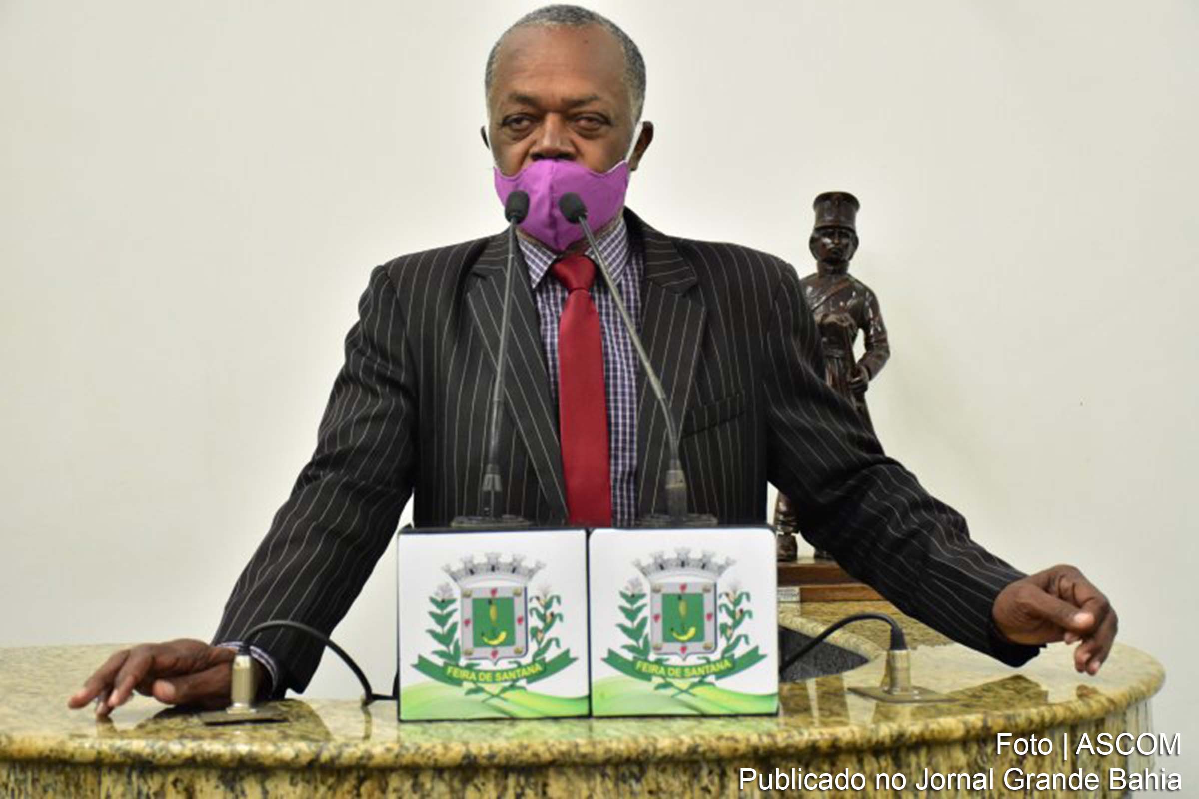 João dos Santos (João Bililiu): este vereador solicita, mais uma vez, a finalização daquelas ruas do Caseb, que inclusive já foram licitadas.