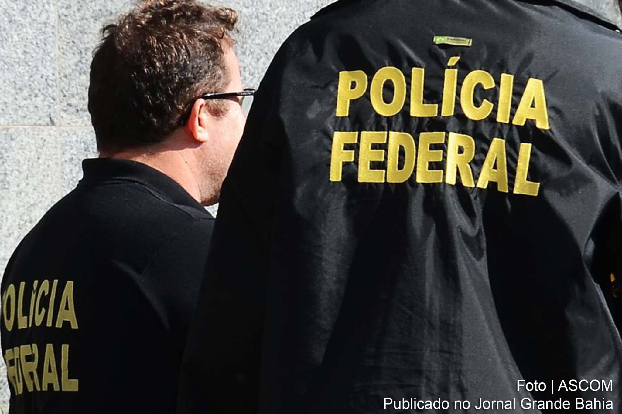 Policiais federais cumprem 27 mandados de prisão preventiva e dez de busca e apreensão contra acusados de integrar facção criminosa que atua em vários estados.