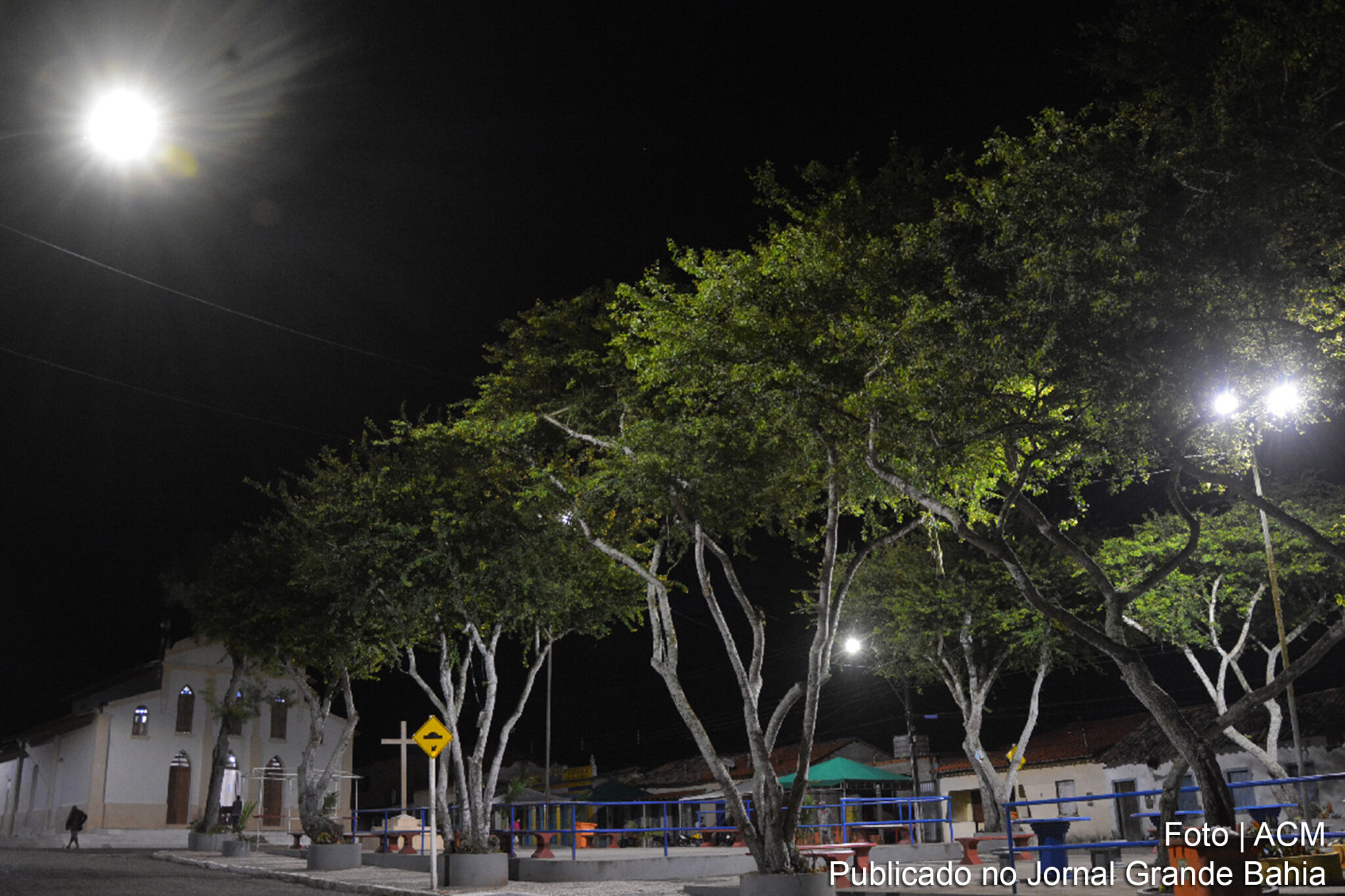 30 luminárias em LED com 58 watts de potência, que resultam em um espaço mais iluminado e seguro para a comunidade.