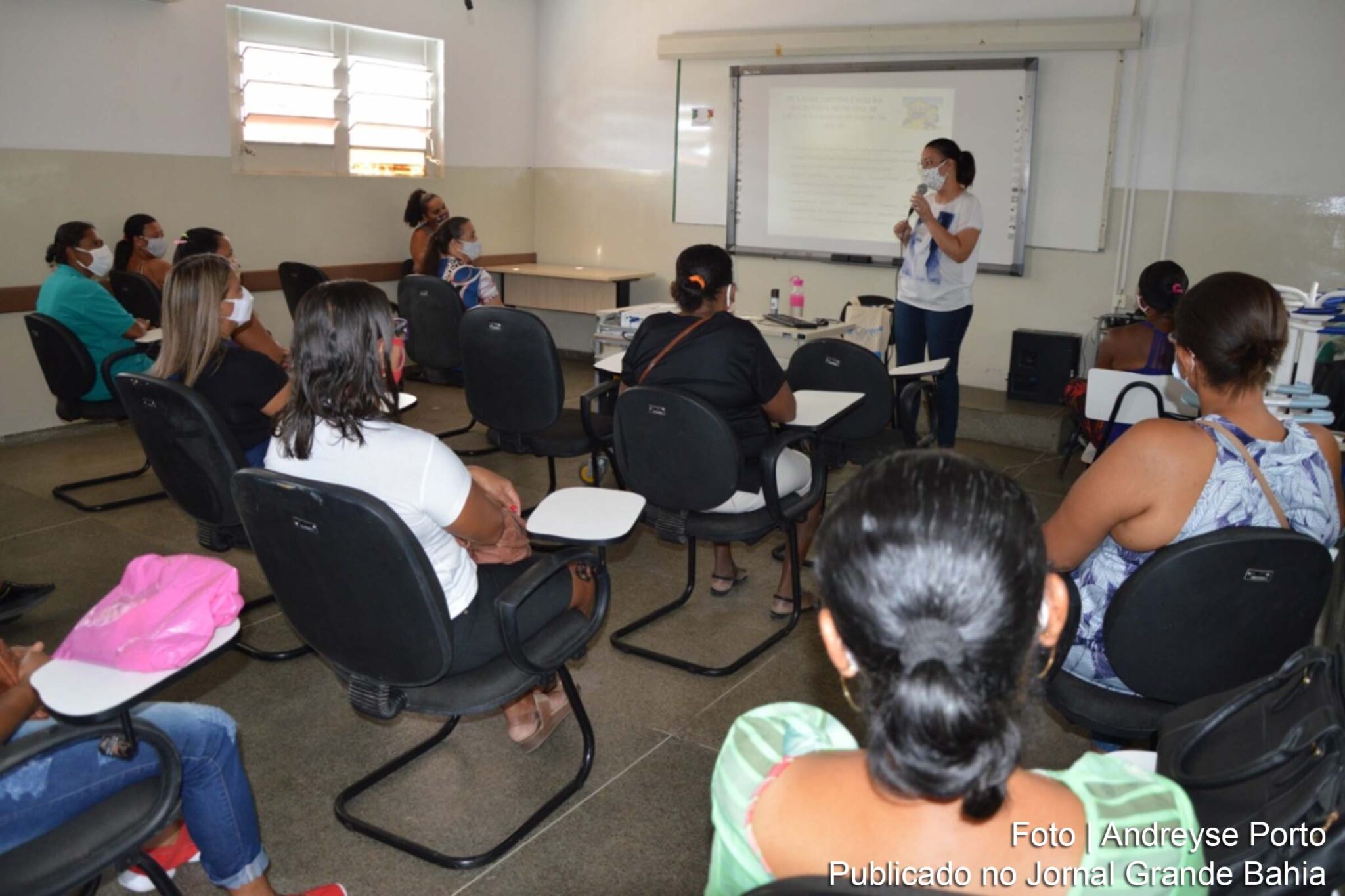 Capacitação em biossegurança para auxiliares de serviços gerais e merendeiras de Feira de Santana.