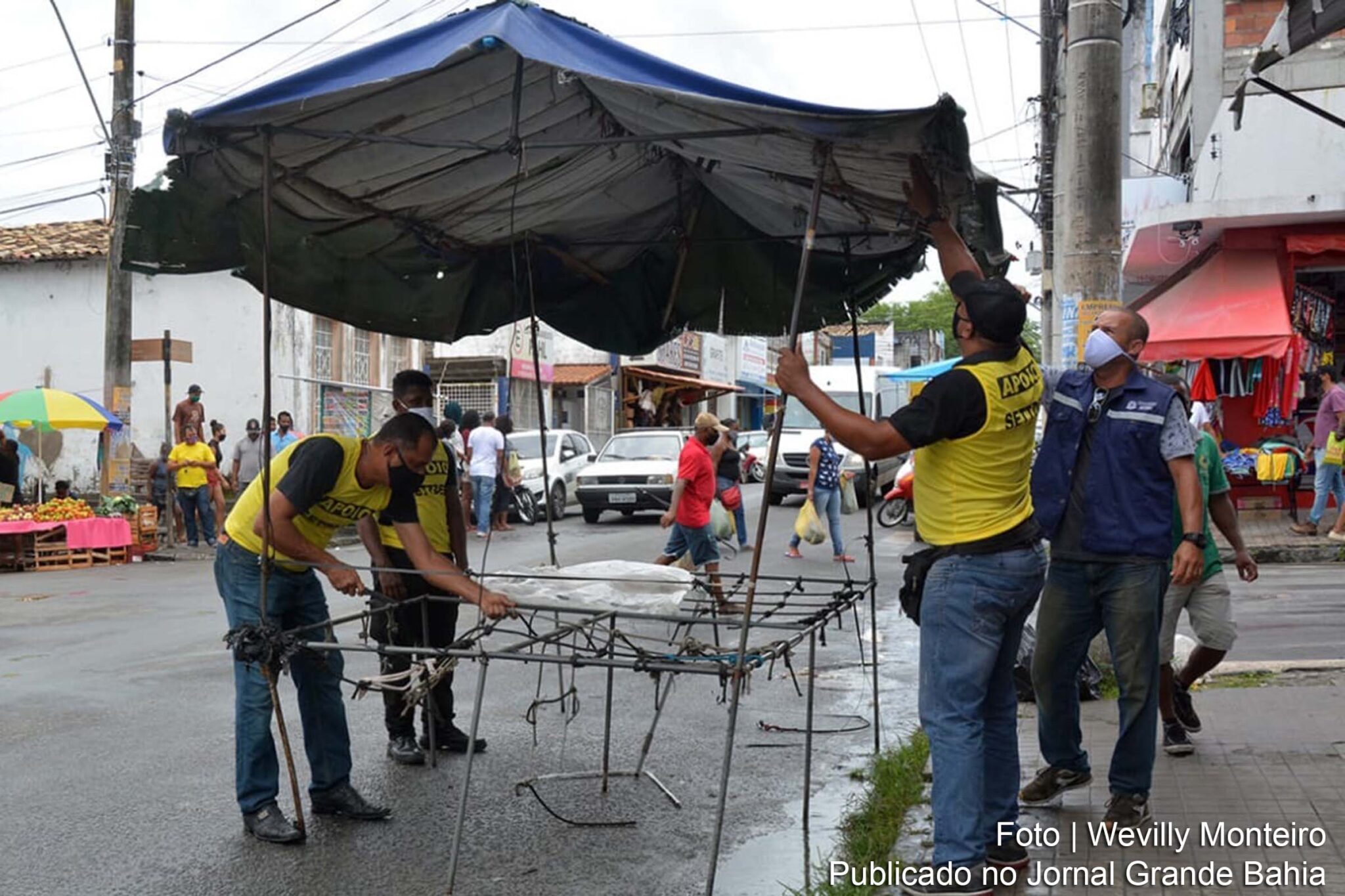Governo Colbert Martins deu início à remoção das barracas das vias públicas.