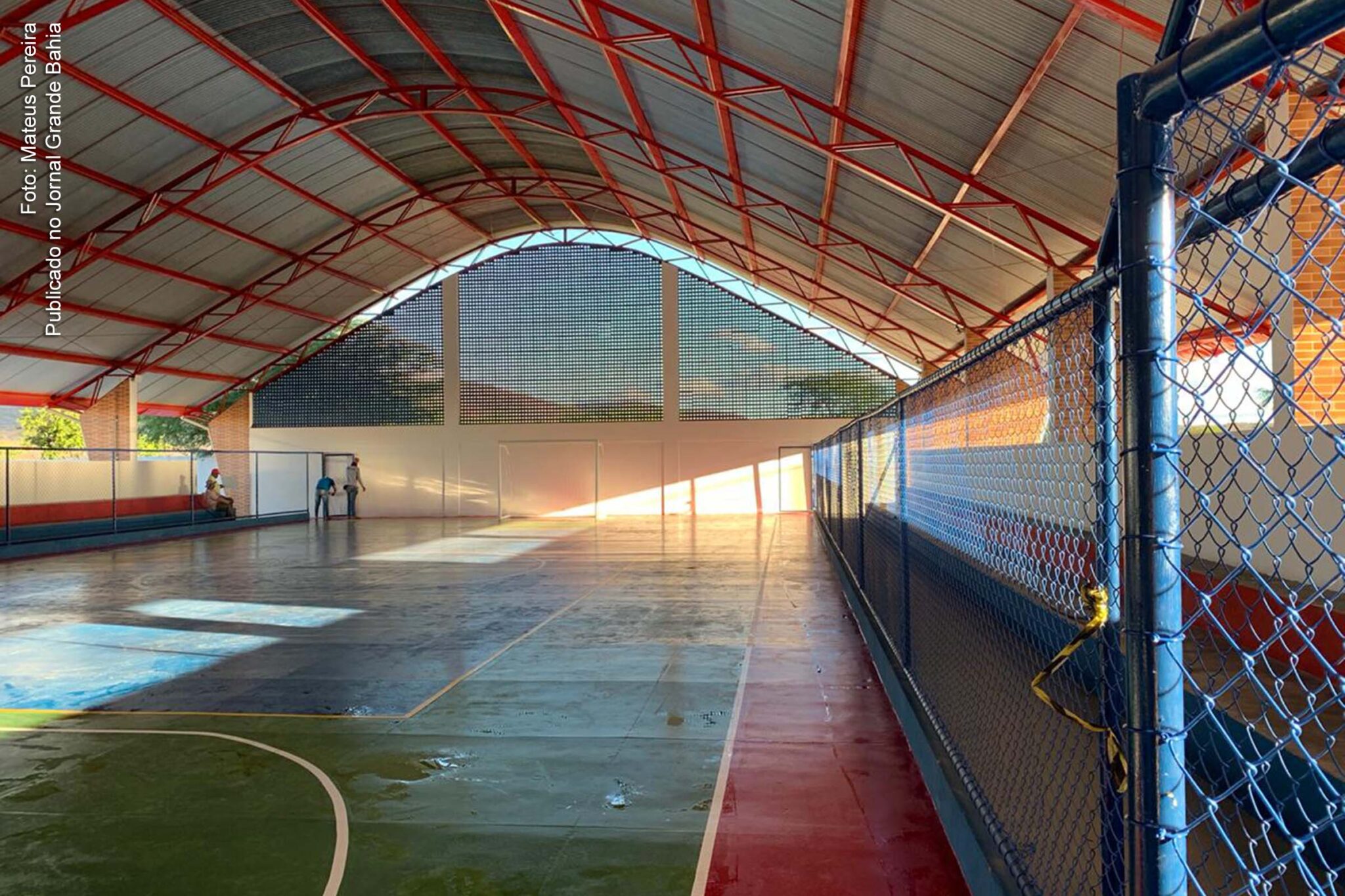 Complexos Poliesportivos são construídos em Alagoinhas, Itapetinga e Serrinha e novas escolas são edificadas em Remanso e Aramari pelo Governo da Bahia.