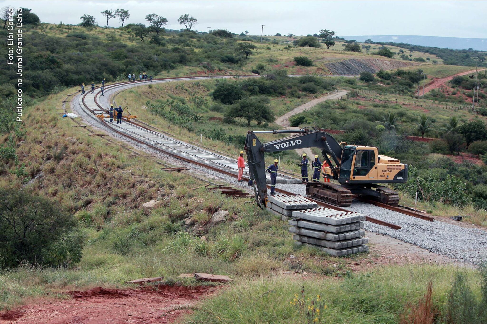 Construção da Ferrovia de Integração Oeste-Leste (FIOL EF-334).