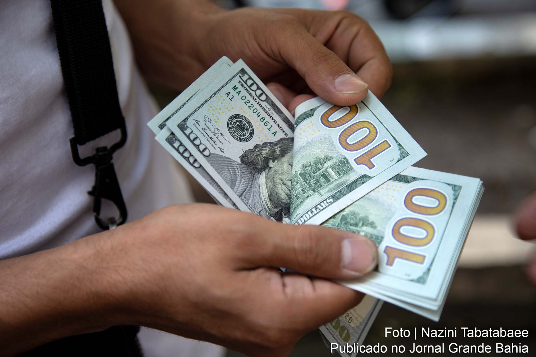 Dólar atinge maior valor desde maio com impasse em programa social.