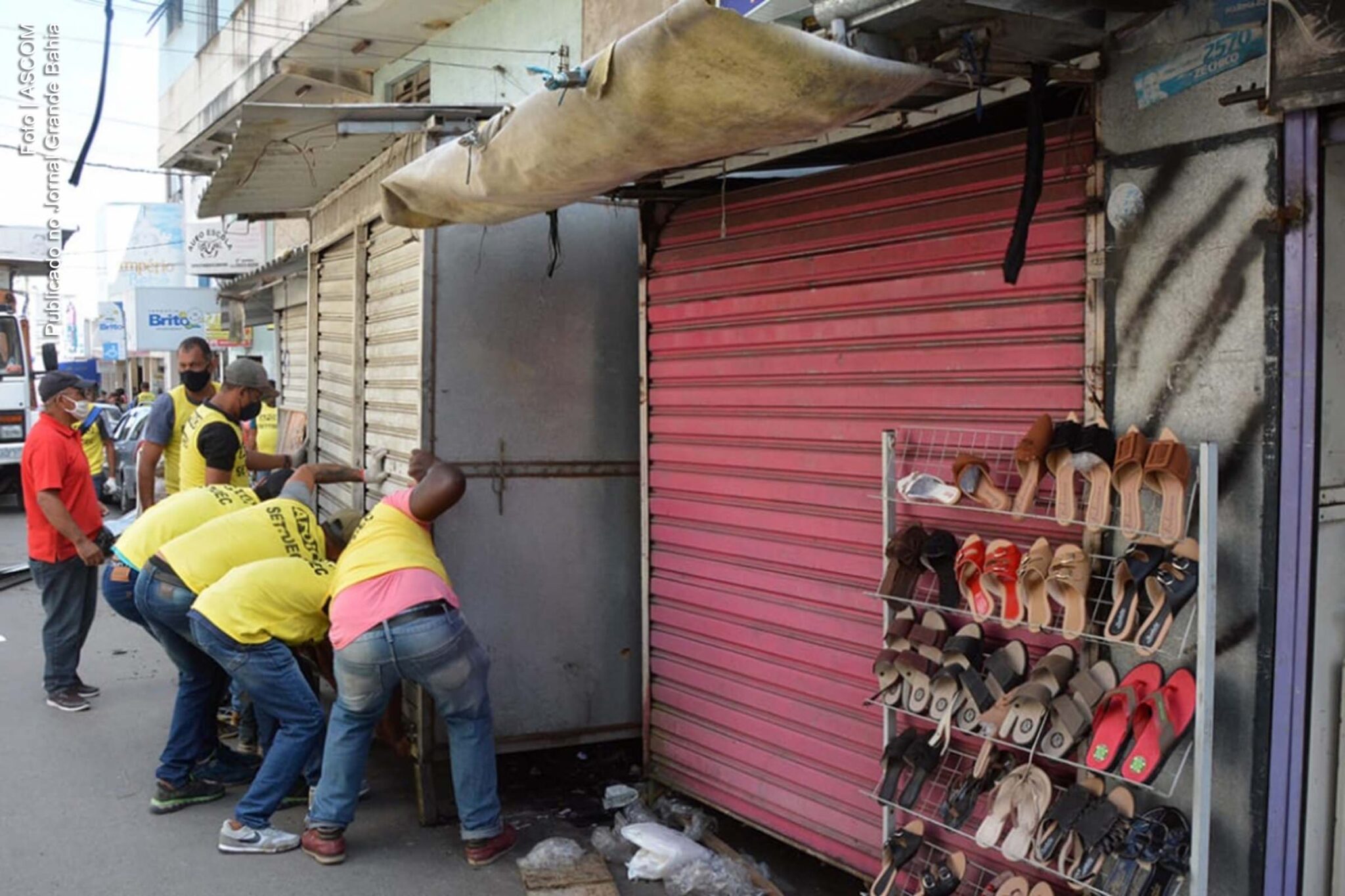 Governo Colbert Martins suspende retirada de barracas do centro de Feira de Santana por determinação da Justiça