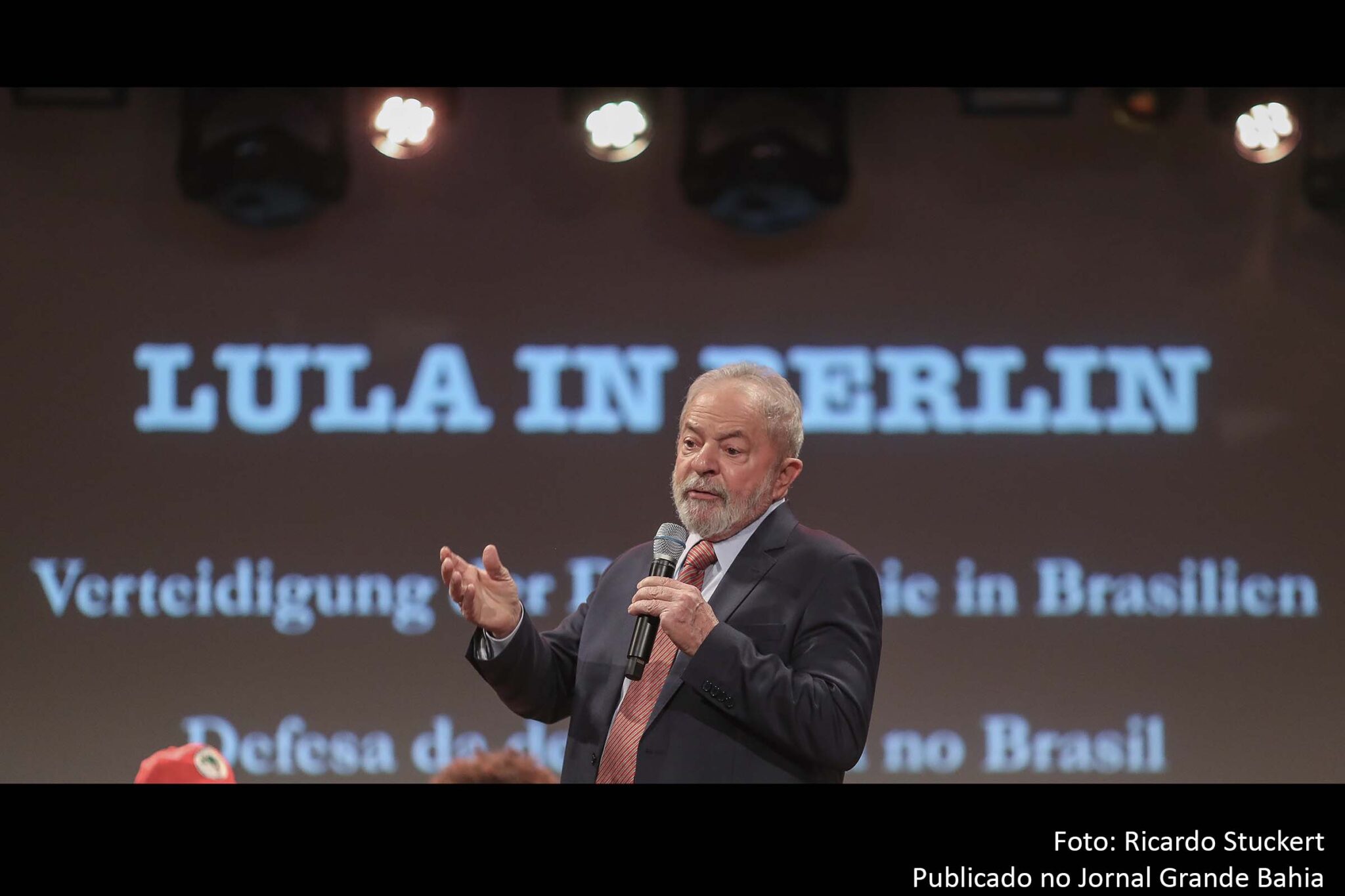 Ex-presidente Lula vê Brasil desgovernado e diz que vai apoiar quem enfrentar Jair Bolsonaro em 2022 e os candidatos apoiados pelo extremista em 2020