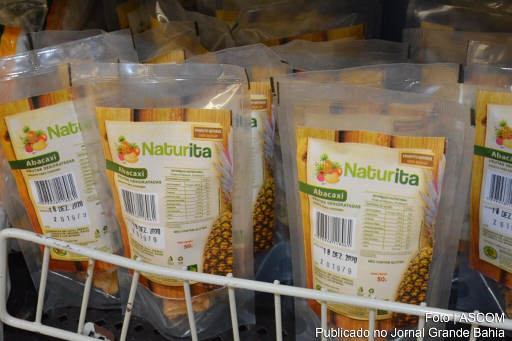 Frutas desidratadas da Cooperativa de Pequenos Produtores de Abacaxi (COOPIATA).