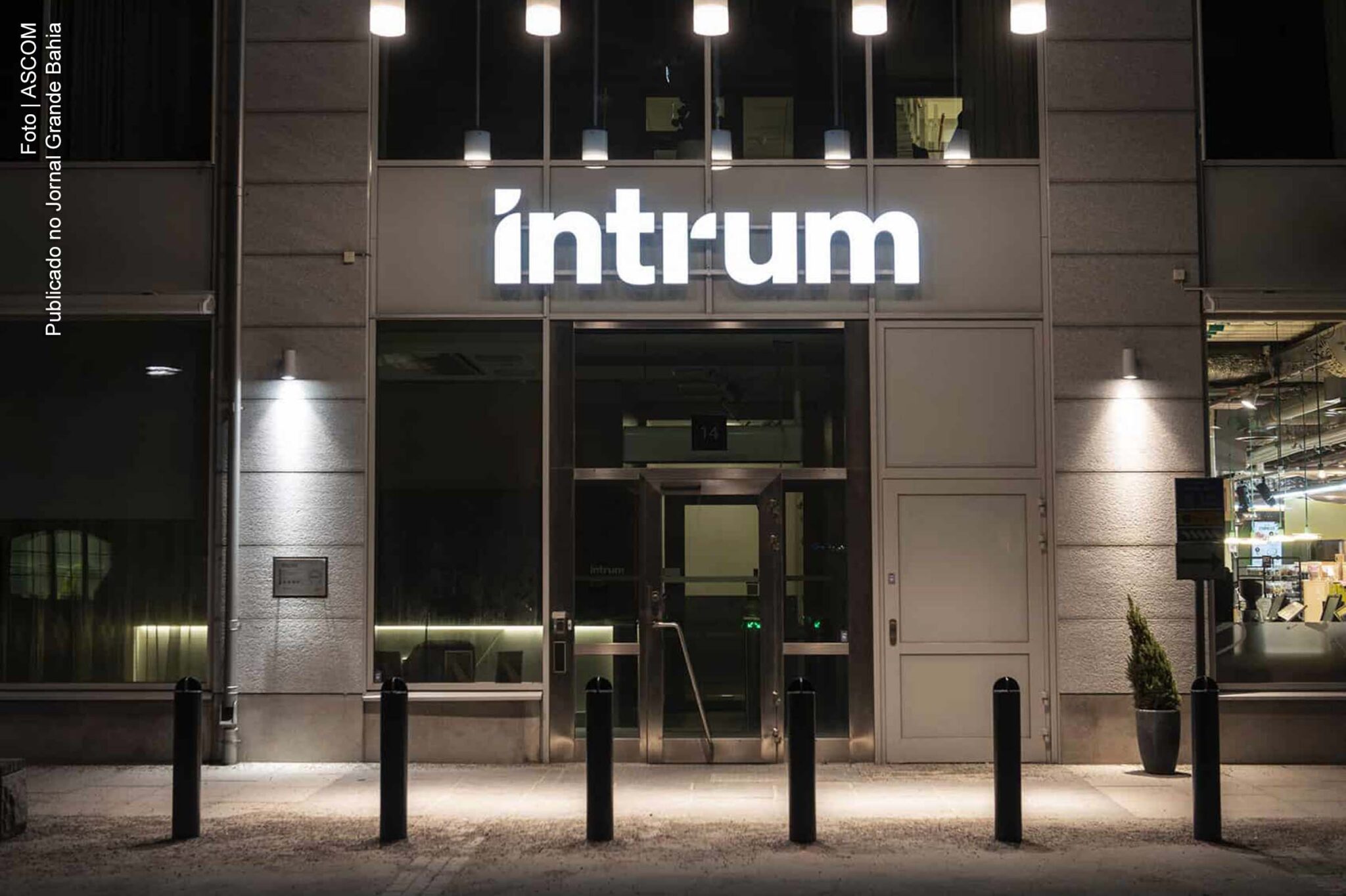 Com mais de 100 anos de história, a Intrum tornou-se a principal empresa mundial da indústria da gestão e recuperação de créditos em 2017, após a fusão da Lindorff com a Intrum Justitia. Actualmente, a Intrum faz negócios em 24 países em toda a Europa re conta com mais de 8 mil colaboradores.