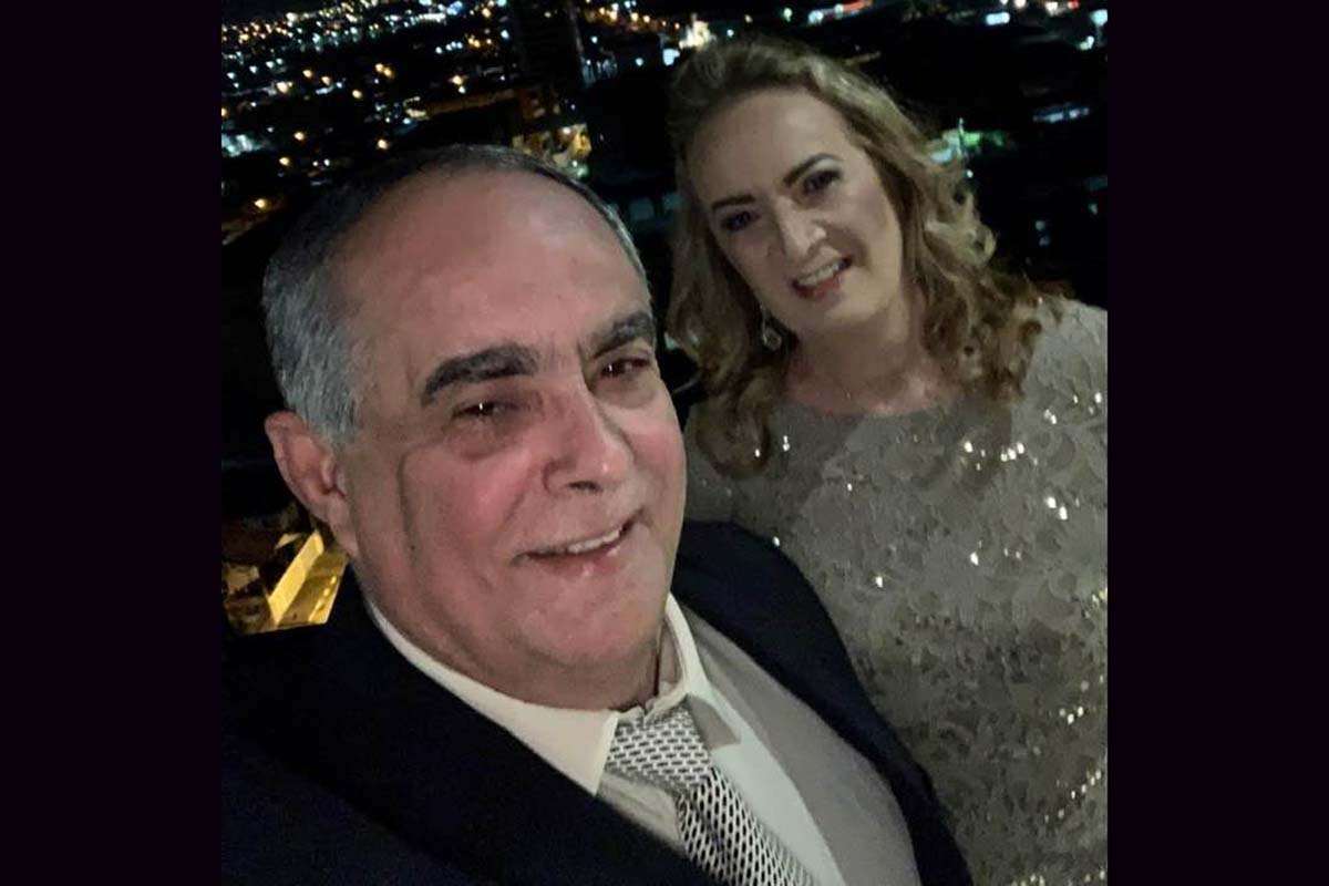 O empresário Jodilton Souza e Sallete, socialmente.