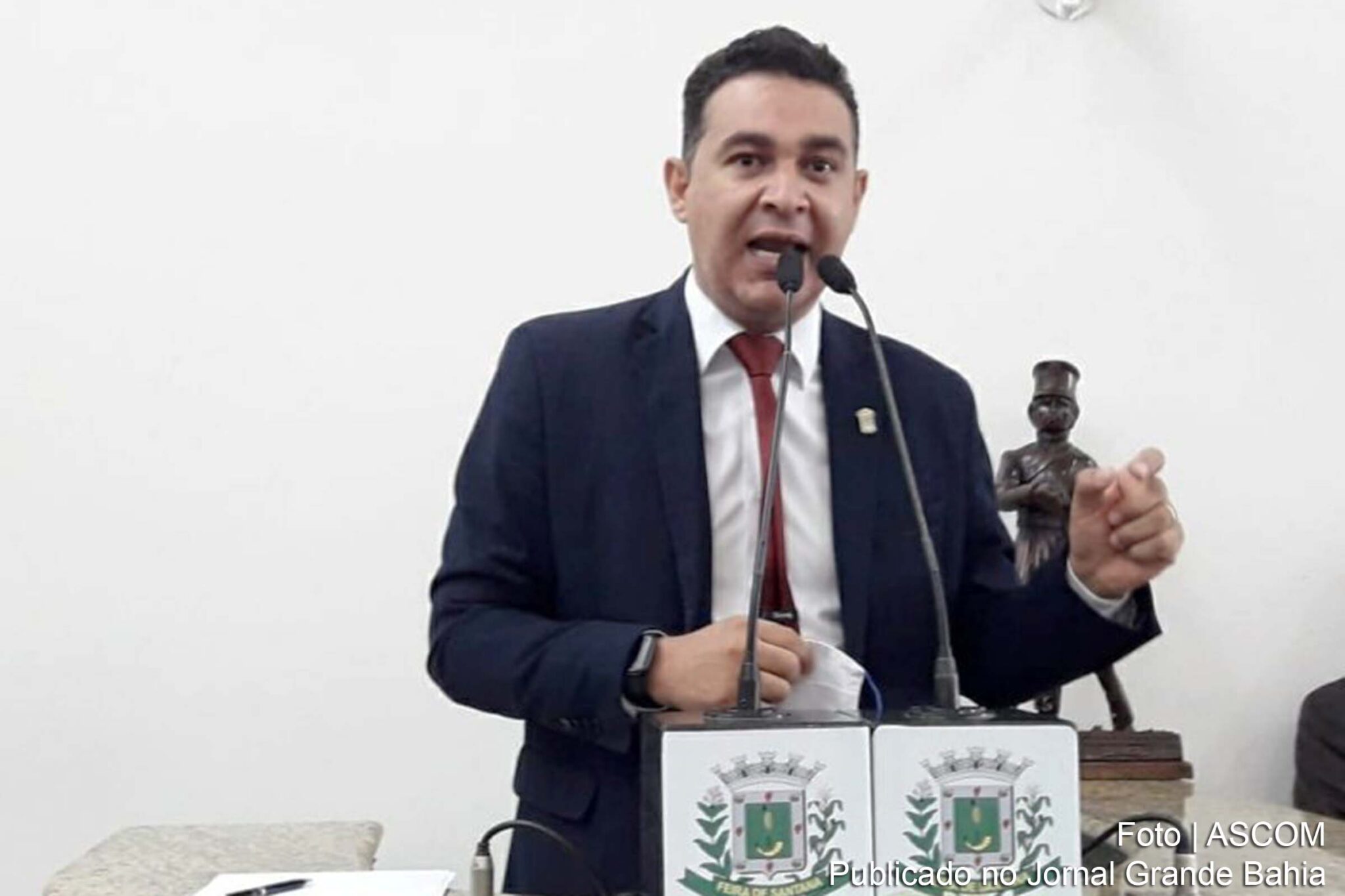 Marcos Lima: continuam assinando cheque, recebendo dinheiro, movimentando conta bancária sendo que o prazo de gestão deles já acabou.