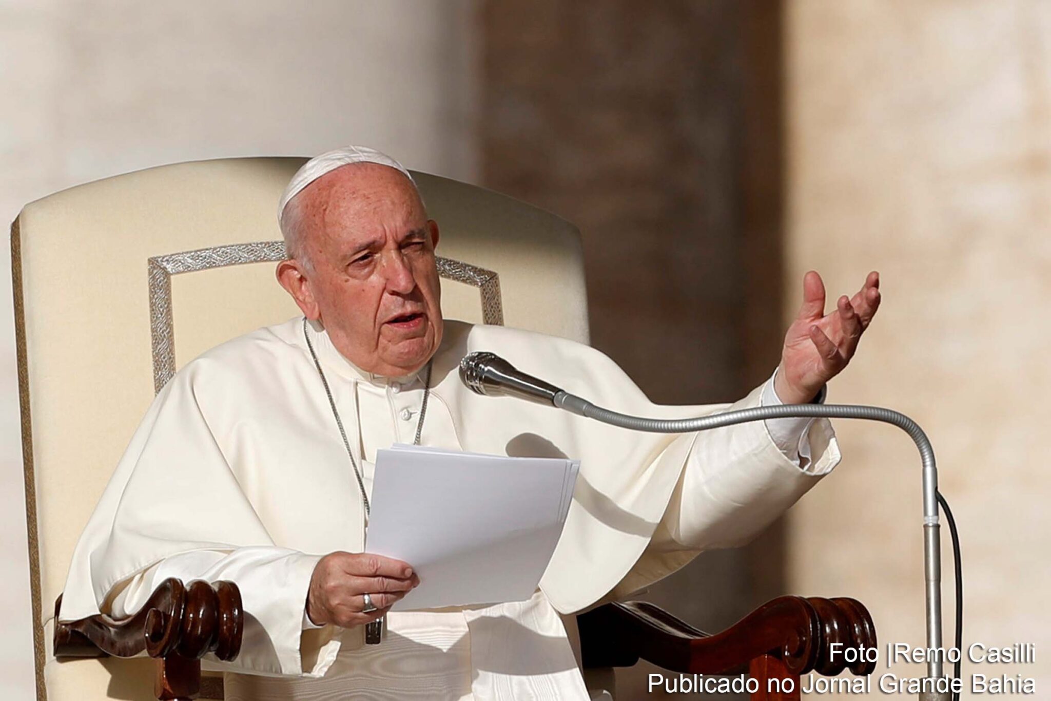 Papa Francisco defende a mudança da economia global para modelo socialista.