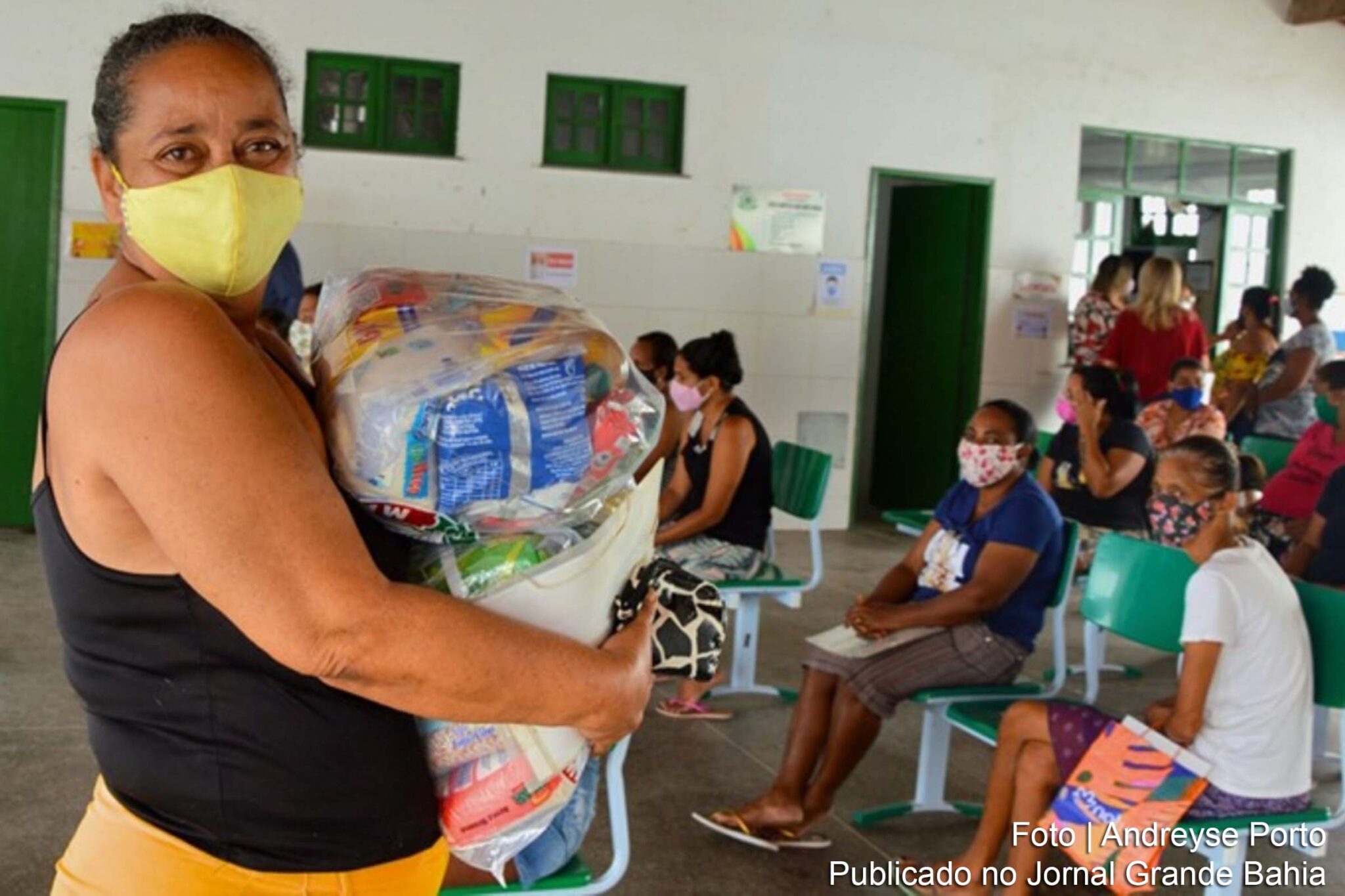 Prefeitura de Feira de Santana inicia distribuição de kits de alimentos aos estudantes da Rede Municipal.