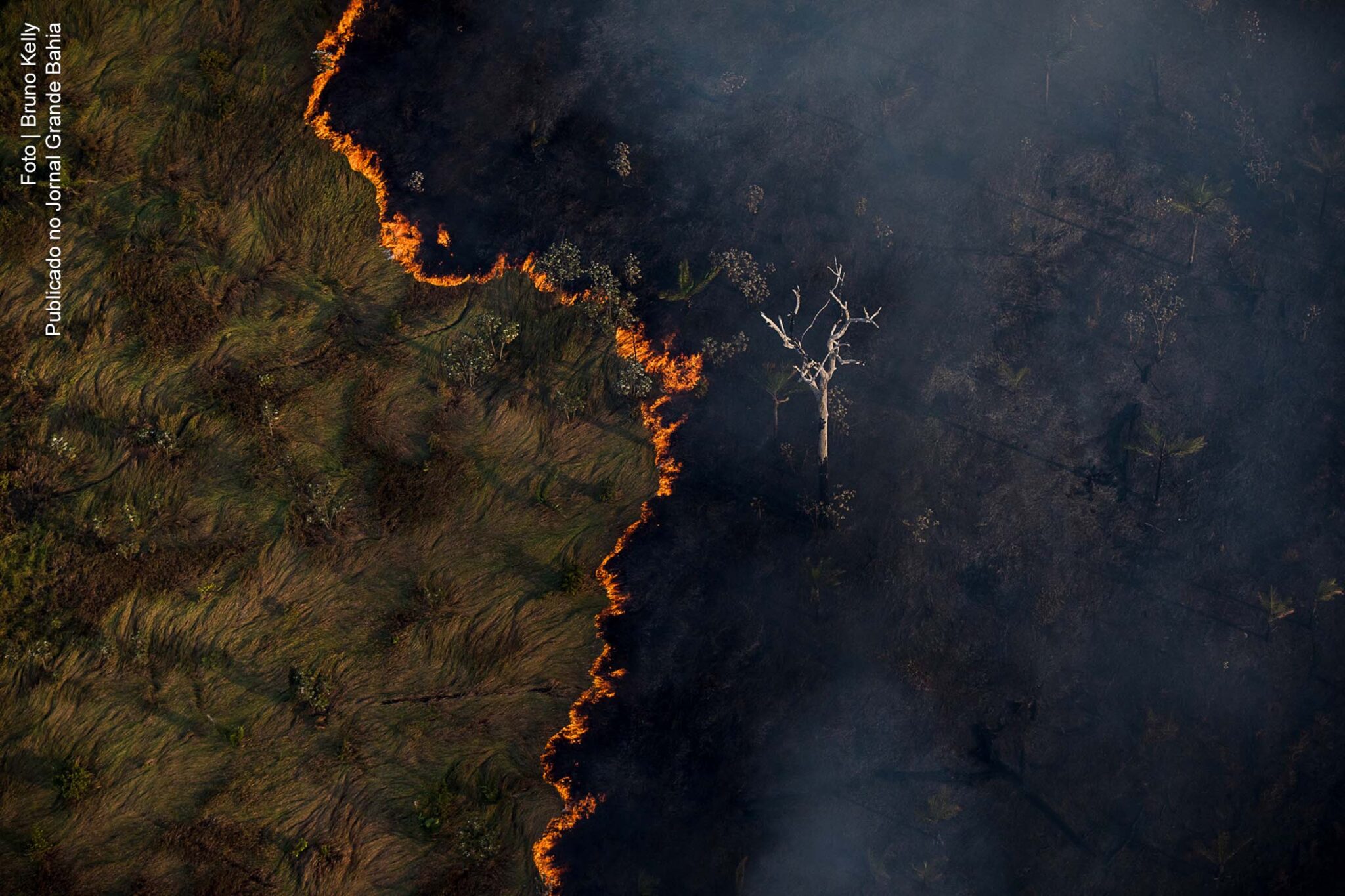 Registro, de 5 de setembro de 2020, captura vista aérea de queimada da floresta da Amazônica próximo a Porto Velho.