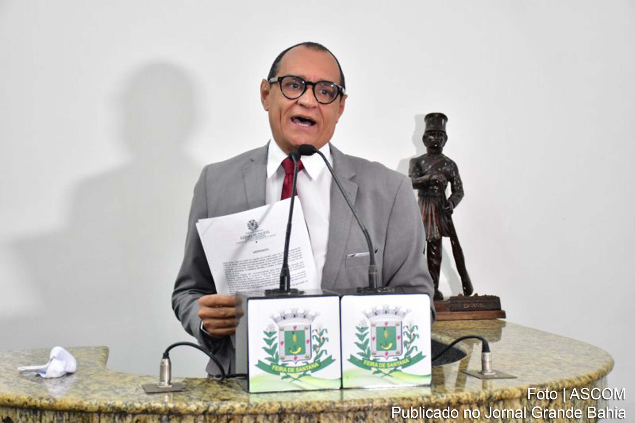 Roberto Tourinho: a Prefeitura, em vez de chamar os aprovados no curso de formação, que se encontram no cadastro reserva.