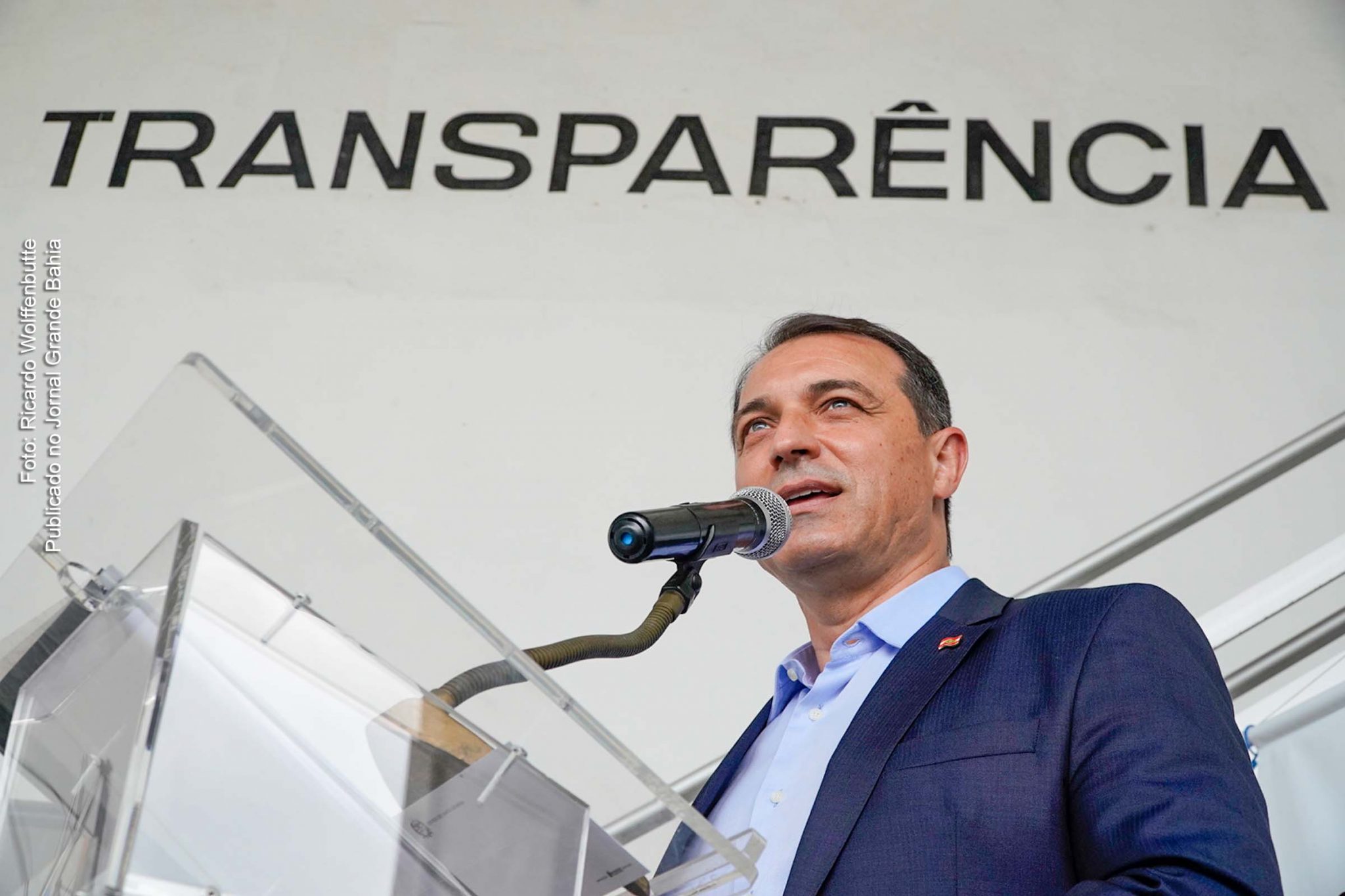 Tribunal especial afasta governador de Santa Catarina; Denúncia contra Carlos Moisés foi aprovada por 6 a 4