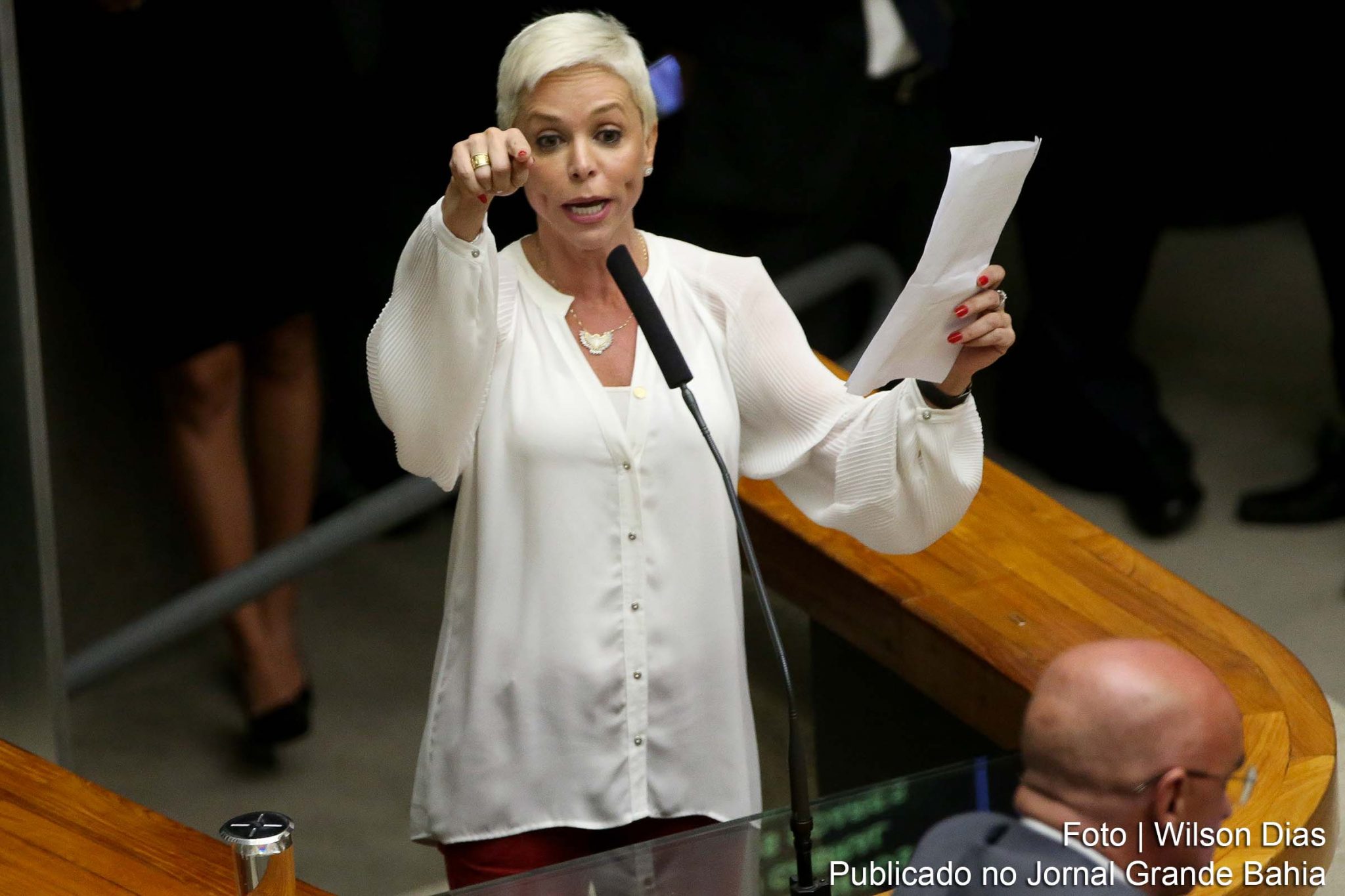 Justiça ordenou o bloqueio de bens da ex-deputada Cristiane Brasil e do ex-secretário estadual de Educação Pedro Fernandes. A decisão foi tomada pelo juiz da 26ª Vara Criminal do Rio de Janeiro.