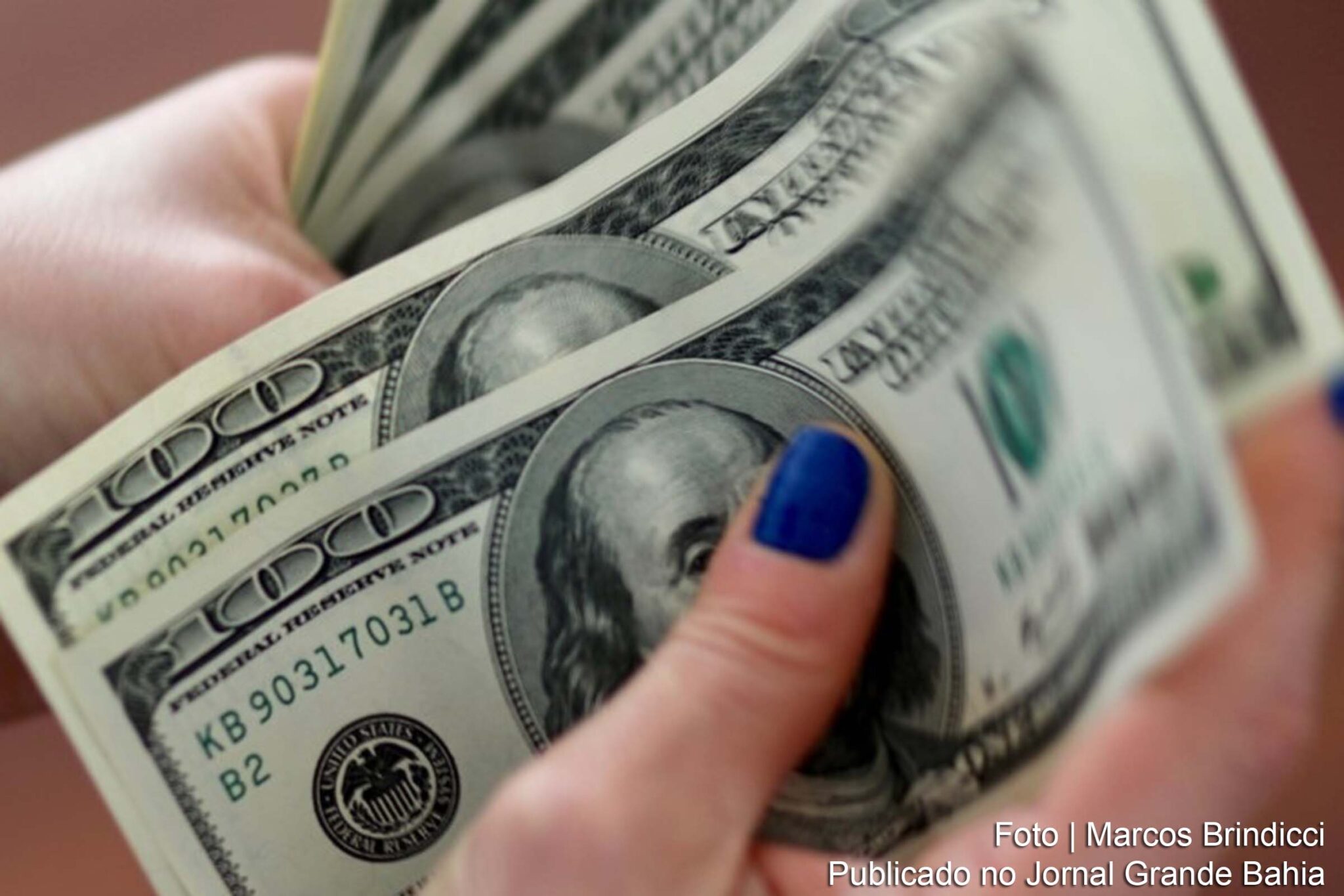 Cotação do dólar apresenta queda.