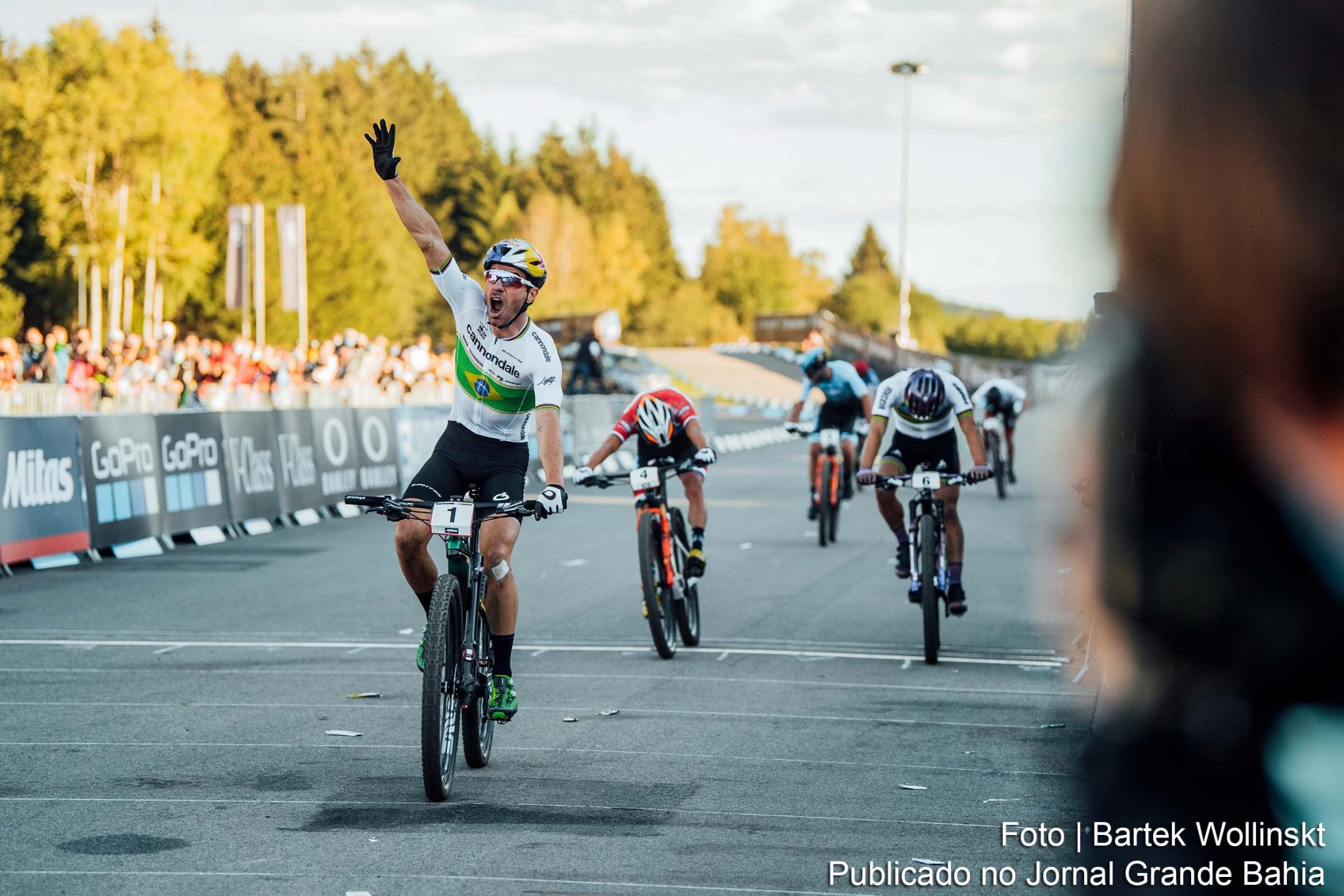 Henrique Avancini conquistou, pela primeira vez, a medalha de ouro na disputa do cross country olímpico (XCO), pela segunda etapa da Copa do Mundo de Mountain Bike.