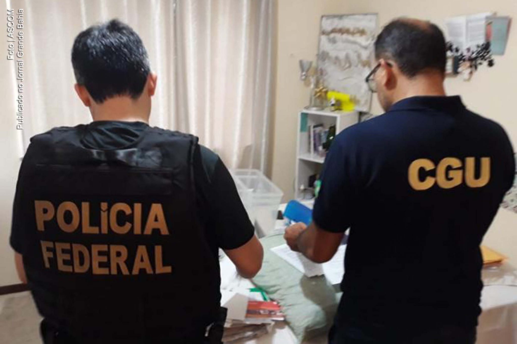 No âmbito da Operação Parasita, PF e CGU investigam irregularidades na contratação de empresa fornecedora de materiais e equipamentos laboratoriais por instituição vinculada ao Ministério da Saúde.