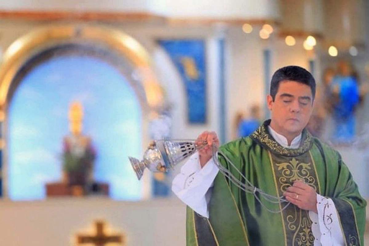 Padre Robson de Oliveira é inocentado pelo TJ de Goiás.