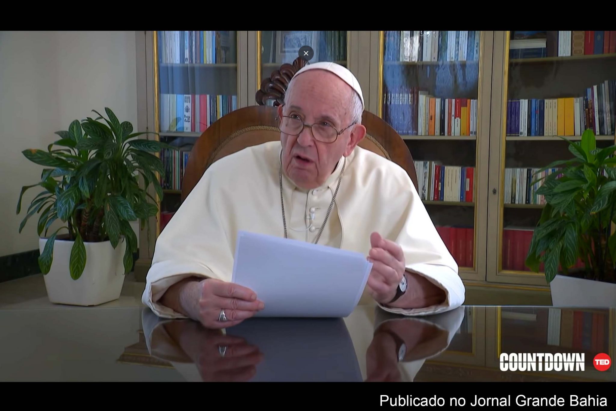 O Papa Francisco chama a atenção para "a necessidade urgente de um novo paradigma socioeconômico mais inclusivo".