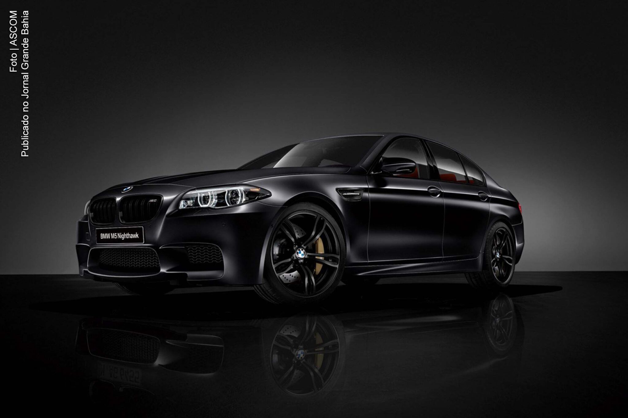 Veículos de luxo são apreendidos em operações da polícia.