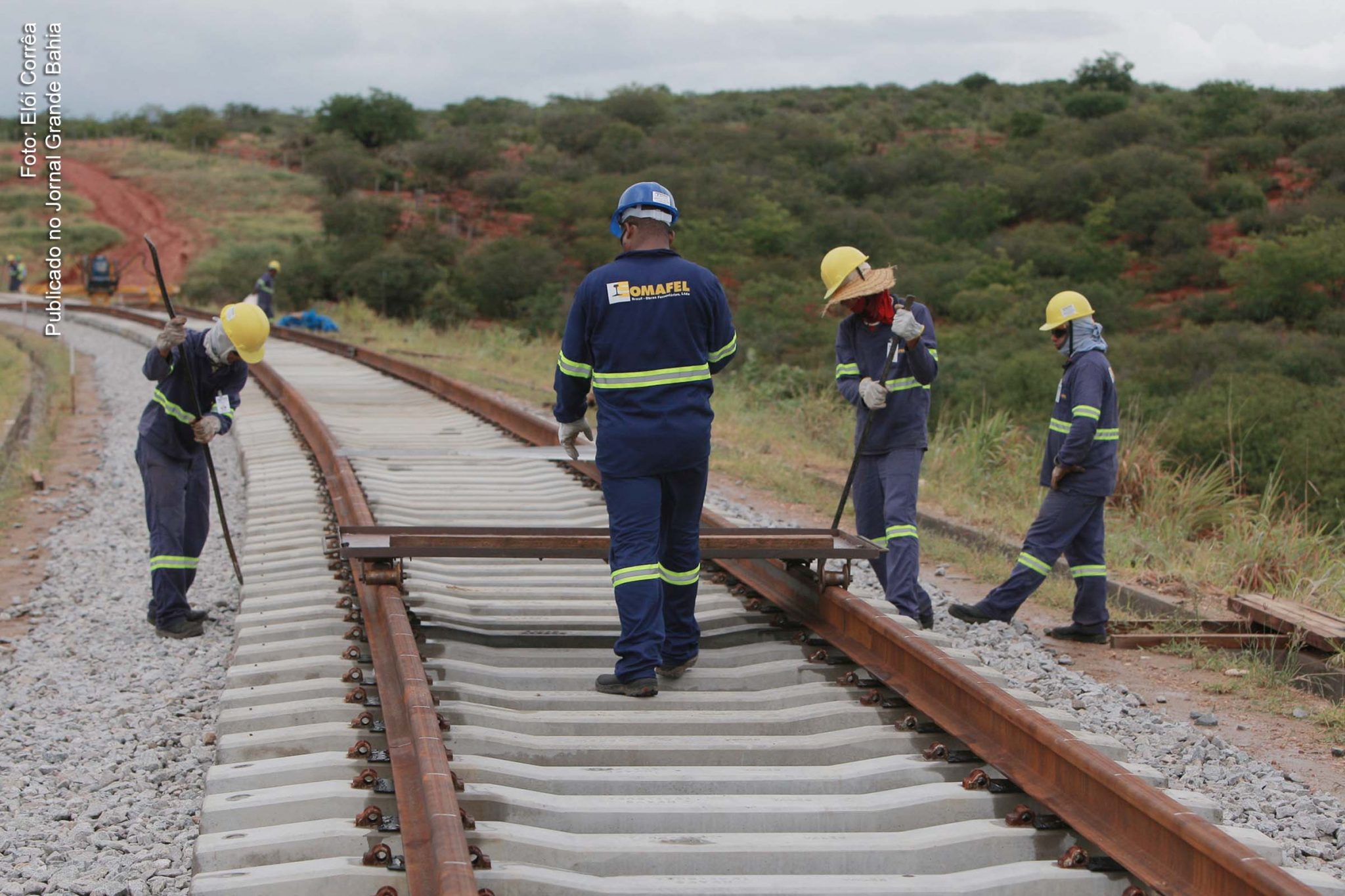 Construção de trecho da Ferrovia de Integração Oeste-Leste em Tanhaçu.