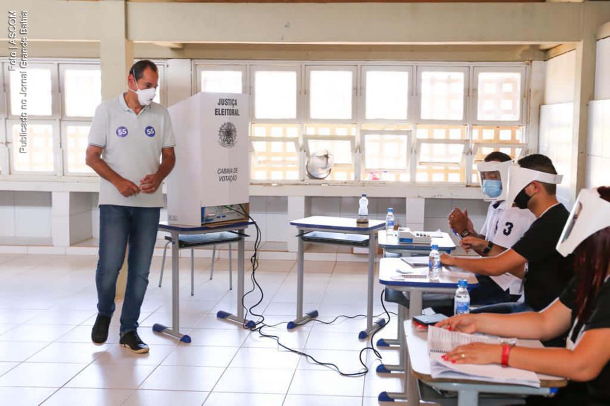 Deputado Nelson Leal exorta baianos a festejarem a democracia.