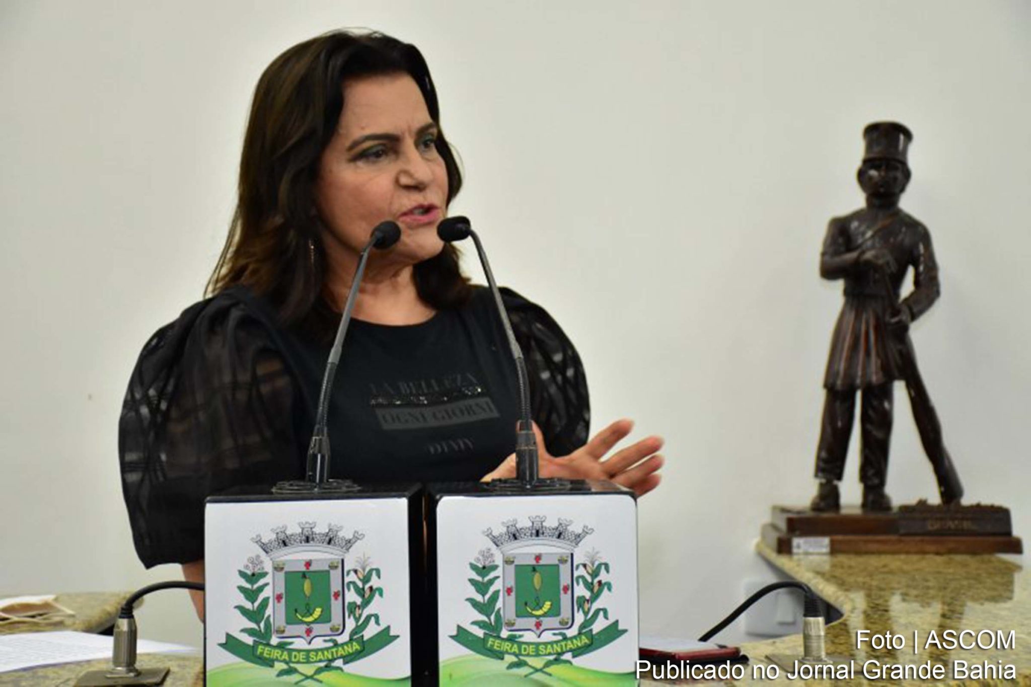 Vereadora Eremita Mota anuncia ex-vereador David Neto como suplente para atual legislatura e Gean Caverna em 2021, caso permaneça como secretária da Educação de Feira de Santana.