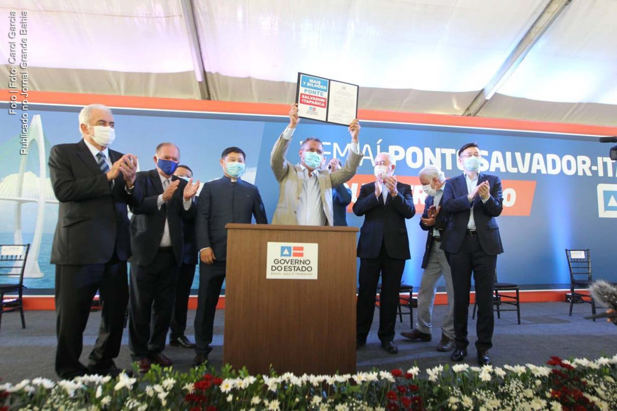 Governador Rui Costa comemora assinatura do contrato para construção da Ponte Salvador-Itaparica.