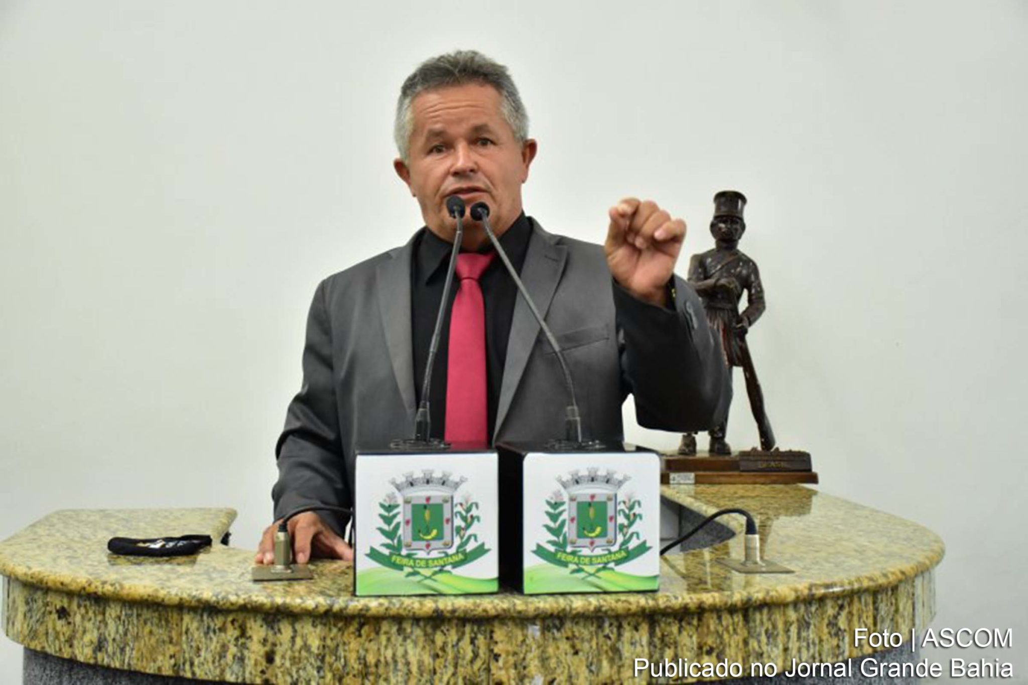 Proposta do prefeito Colbert Martins sobre reforma de casas é alvo de ironia na Câmara Municipal de Feira de Santana